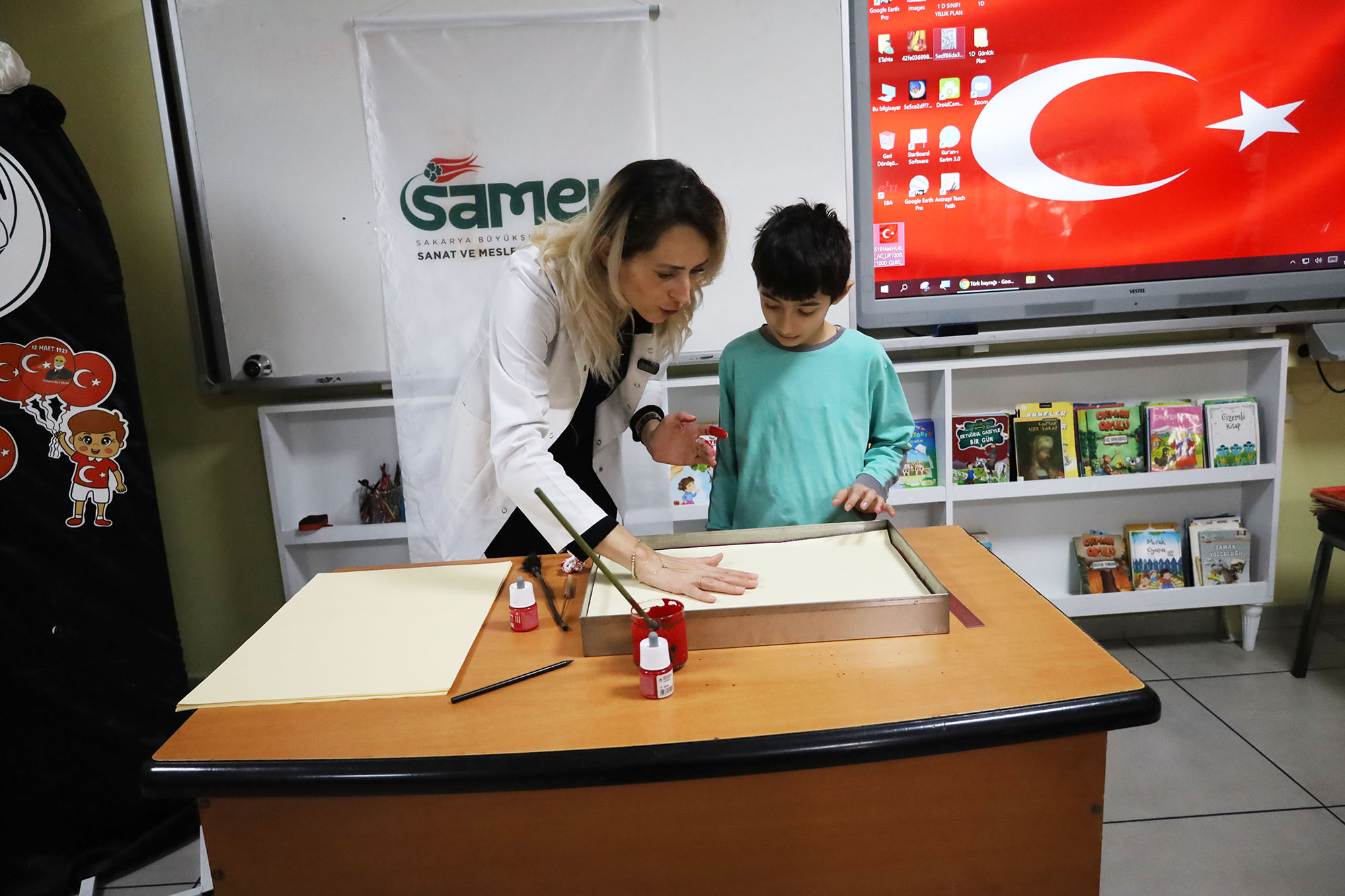 Büyükşehir, öğrencilerle milli marşı andı