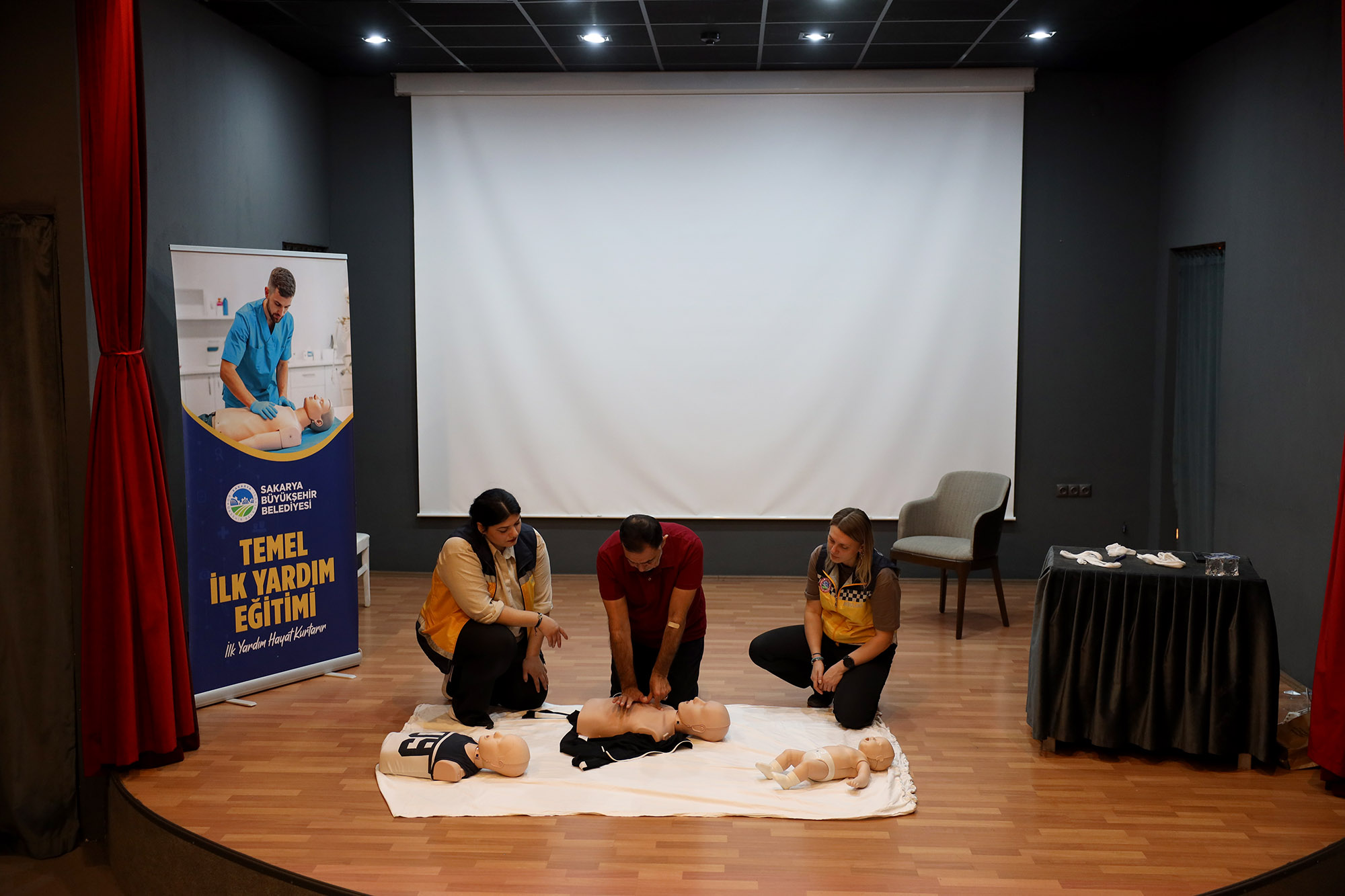 Büyükşehir temel ilk yardım eğitimleriyle vatandaşları bilinçlendiriyor