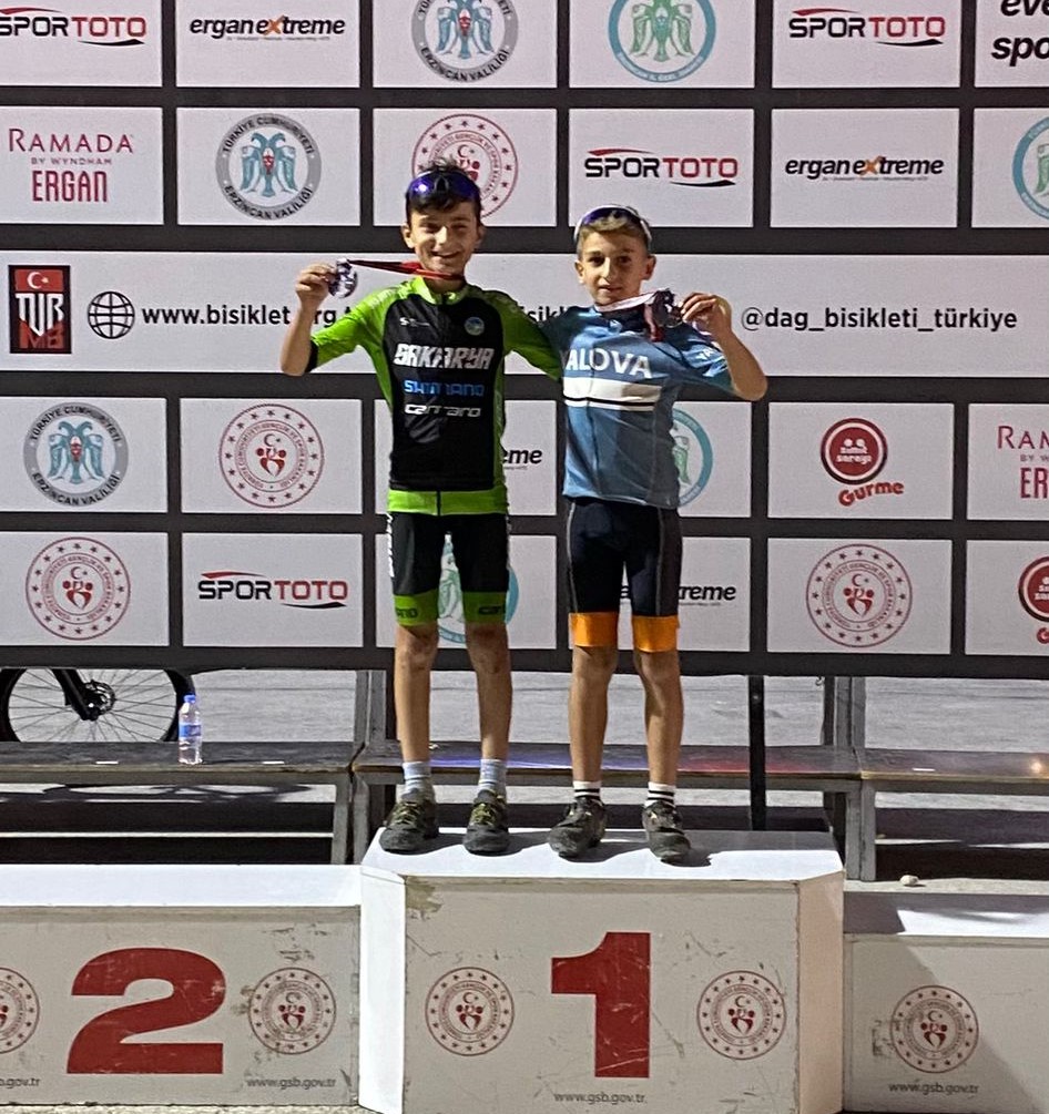 Büyükşehir sporcularından madalya yağmuru