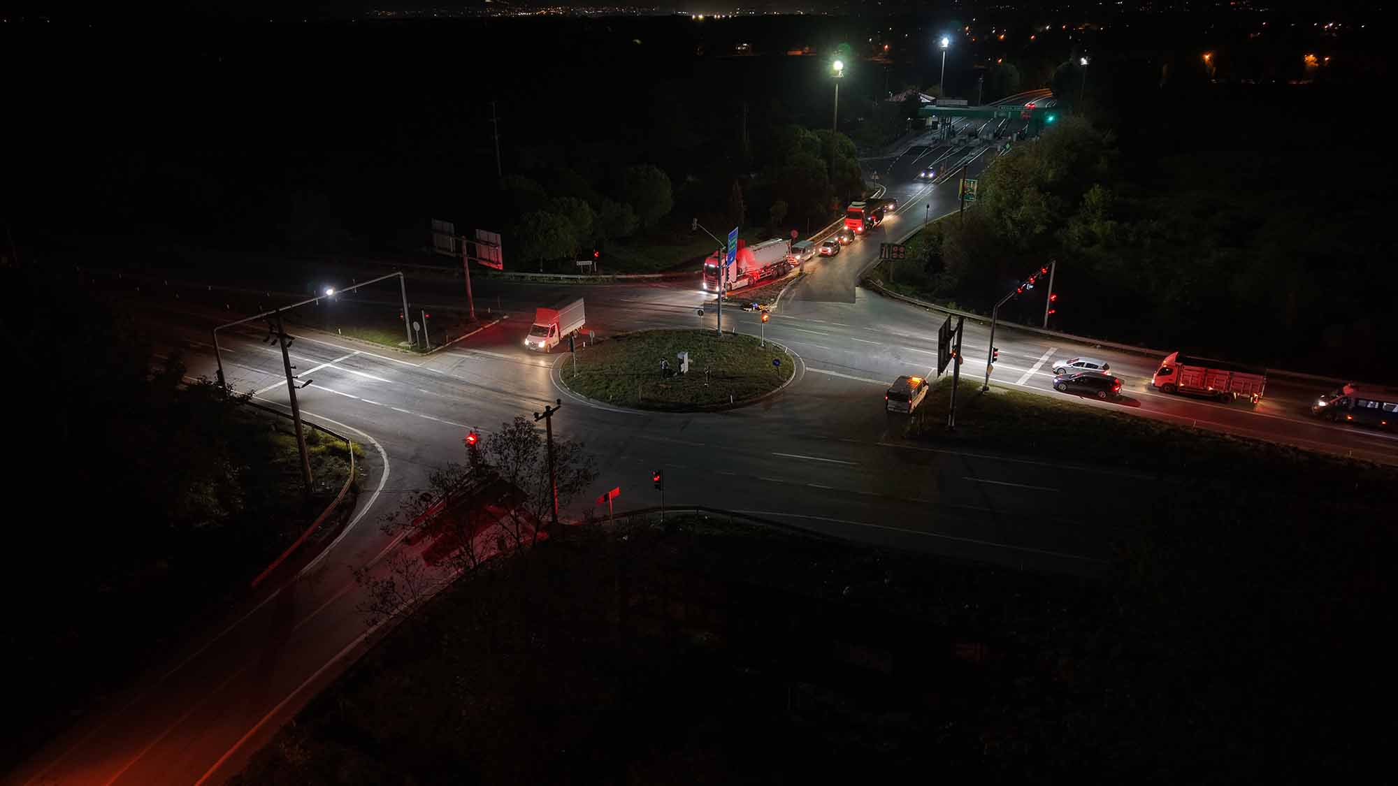 Şehirdeki karanlık kavşaklara Büyükşehir dokunuşu