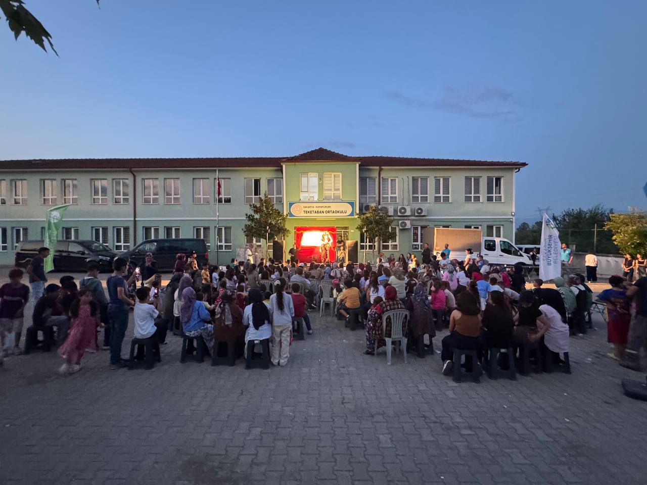Yaz neşesi bu kez Pamukova, Karapürçek ve Geyve’de yüzlerce çocukla buluştu