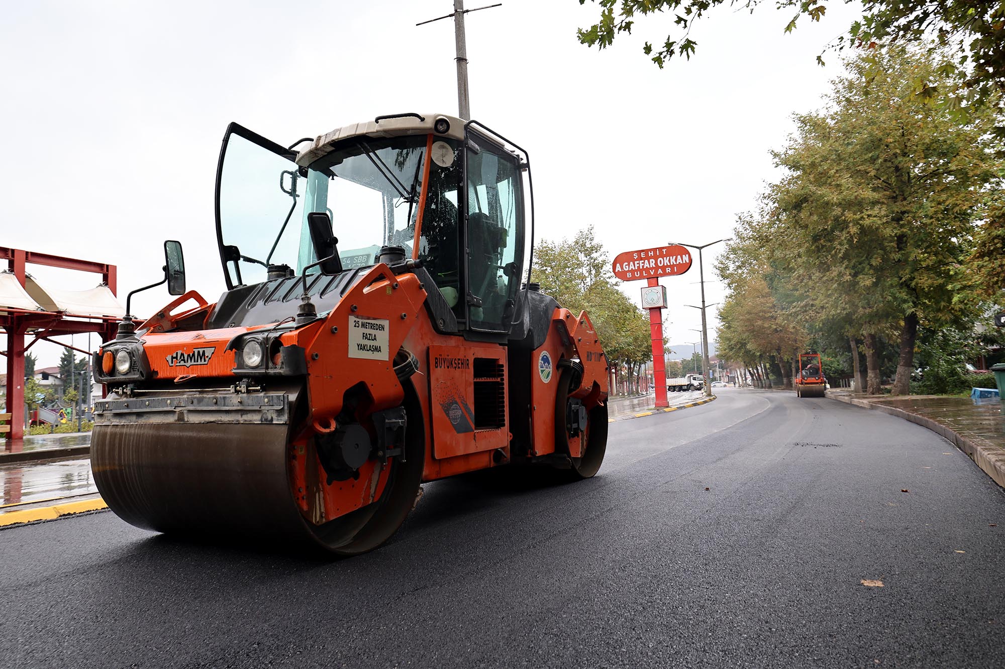 Hendek’in kalbi Şehit Gaffar Okkan Bulvarı’na Büyükşehir dokunuşu