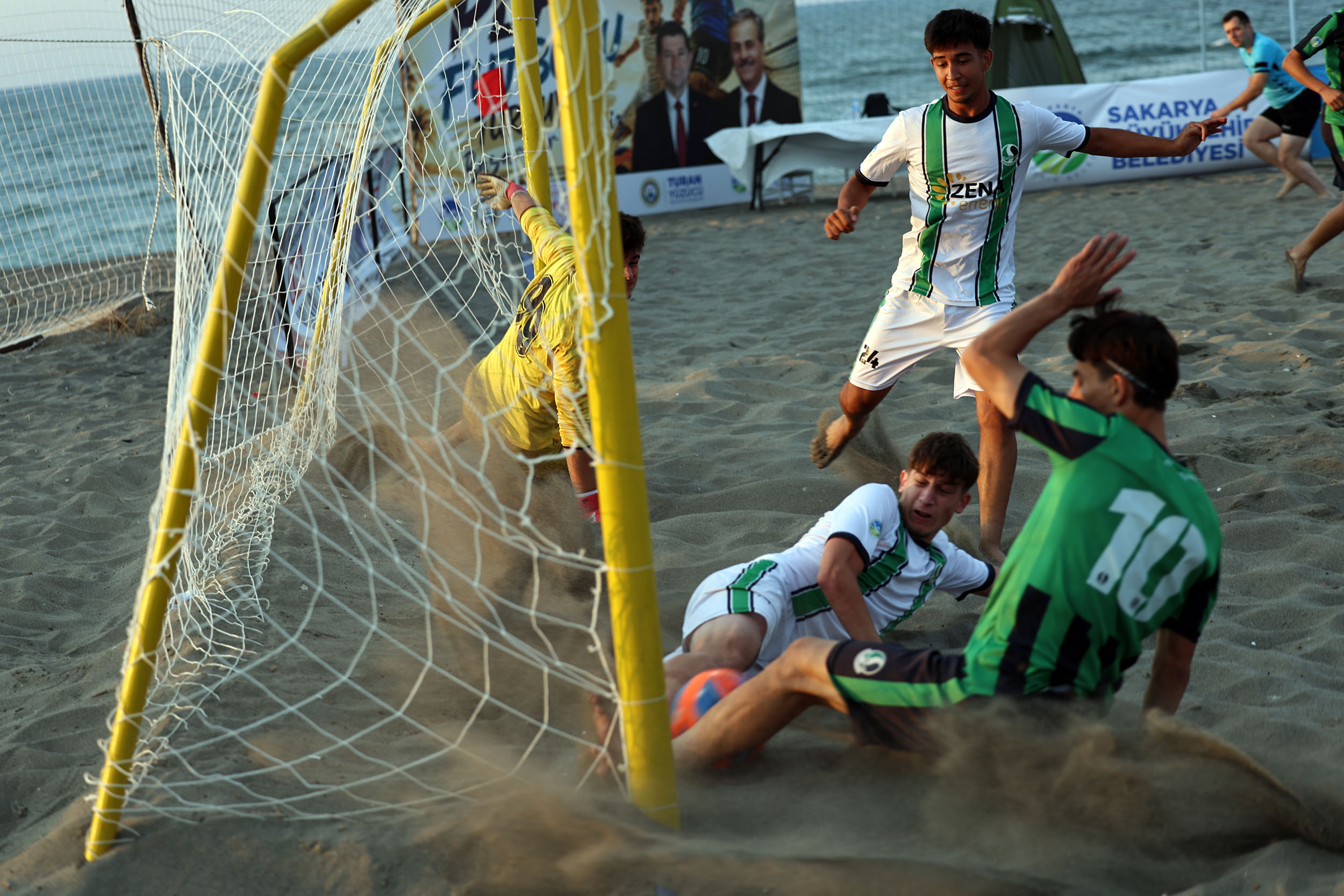 Kocaali Sahili’nde futbol şöleni: Plaj Futbolu Şampiyonası’nda büyük heyecan