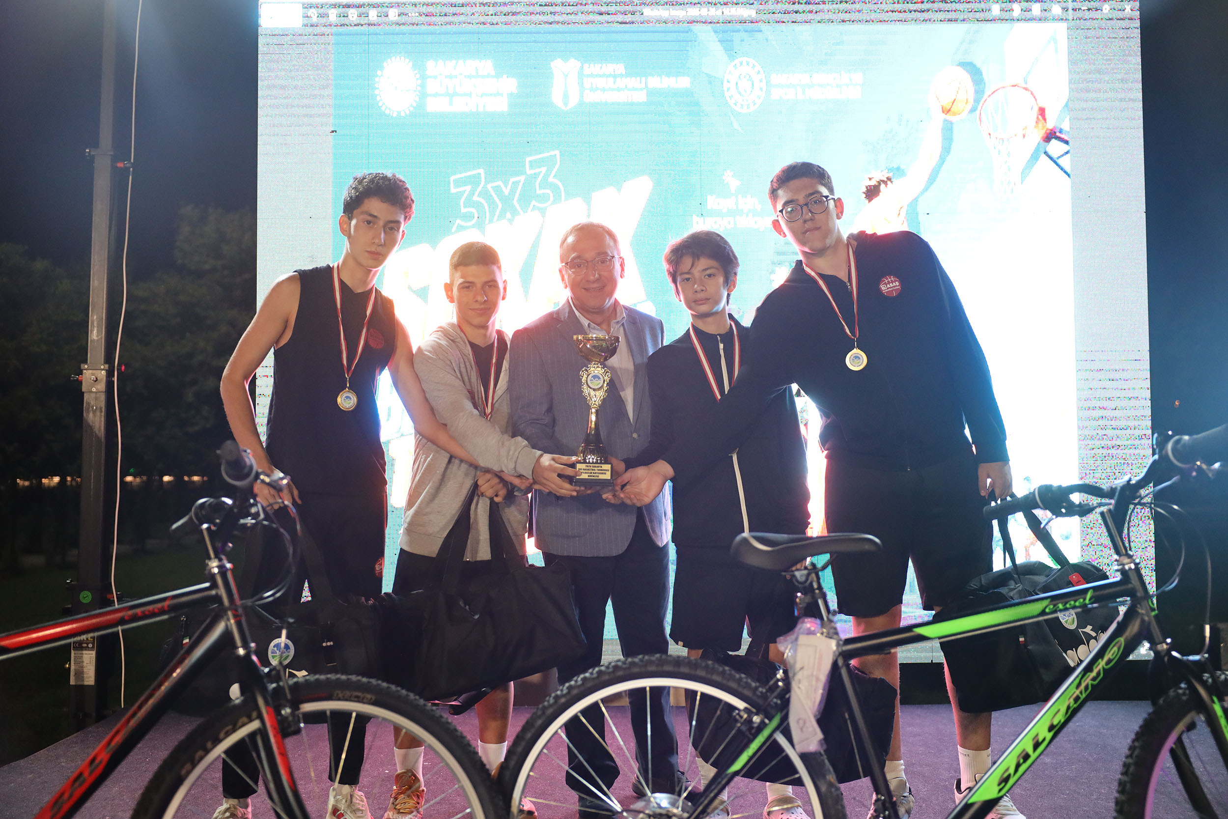 Aziz Duran Parkı’nda 3x3 sokak basketbolu şöleni: 250’den fazla sporcu parkede ter döktü