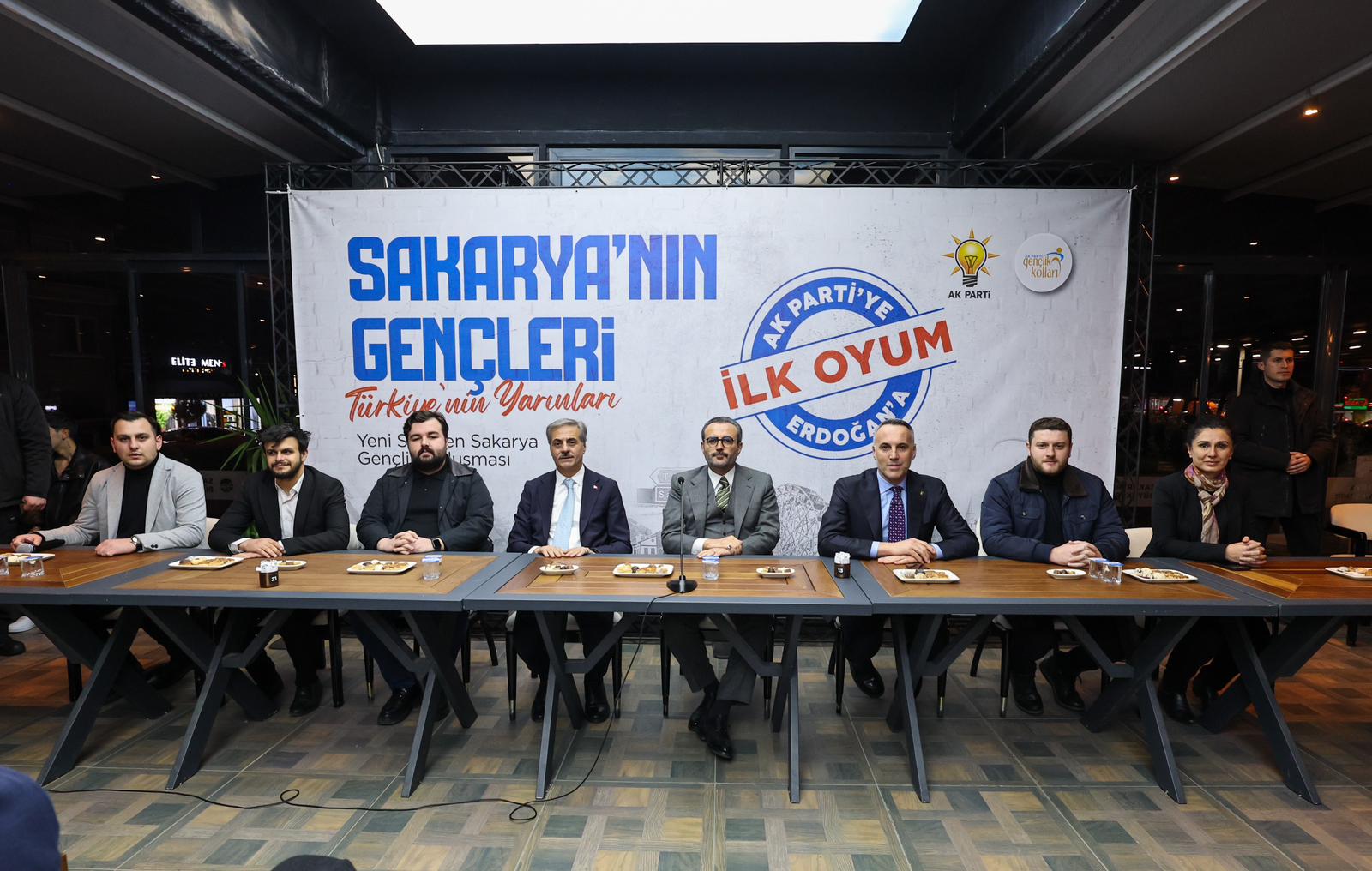 “Gençlerin yarınları için şehrimizde büyük yatırımları hayata geçiriyoruz”