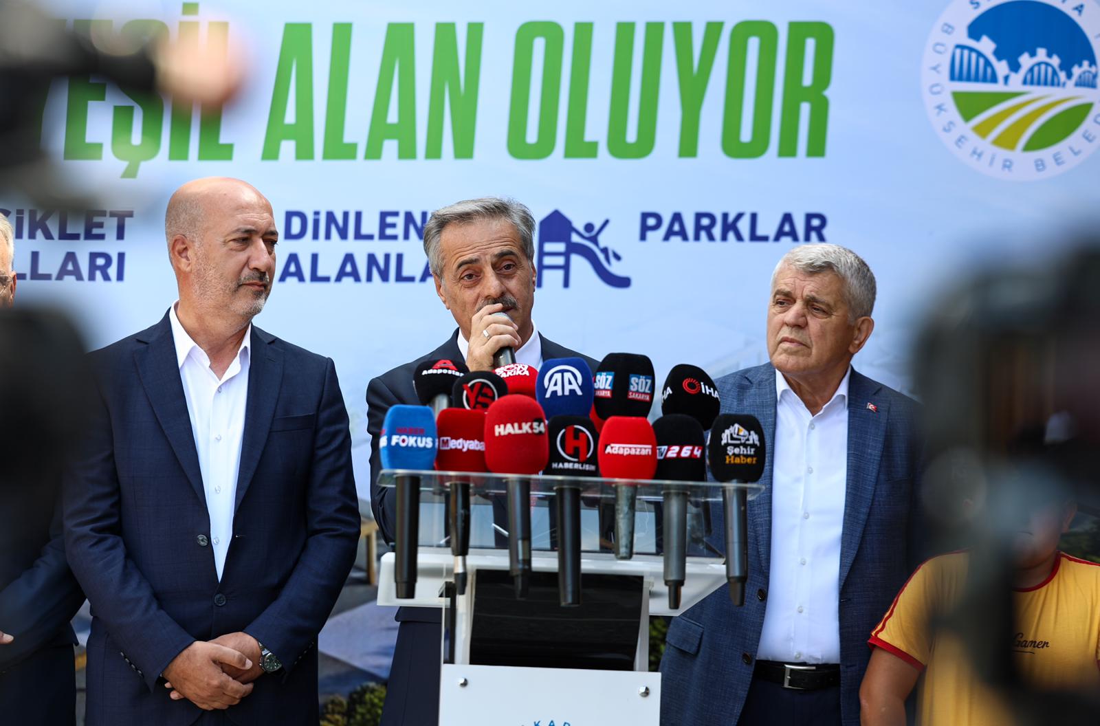 Şehri ikiye ayıran raylar yer altına alınıyor, üzeri yeşil alan oluyor: Sahada ilk ray sökümü için makineler çalıştı