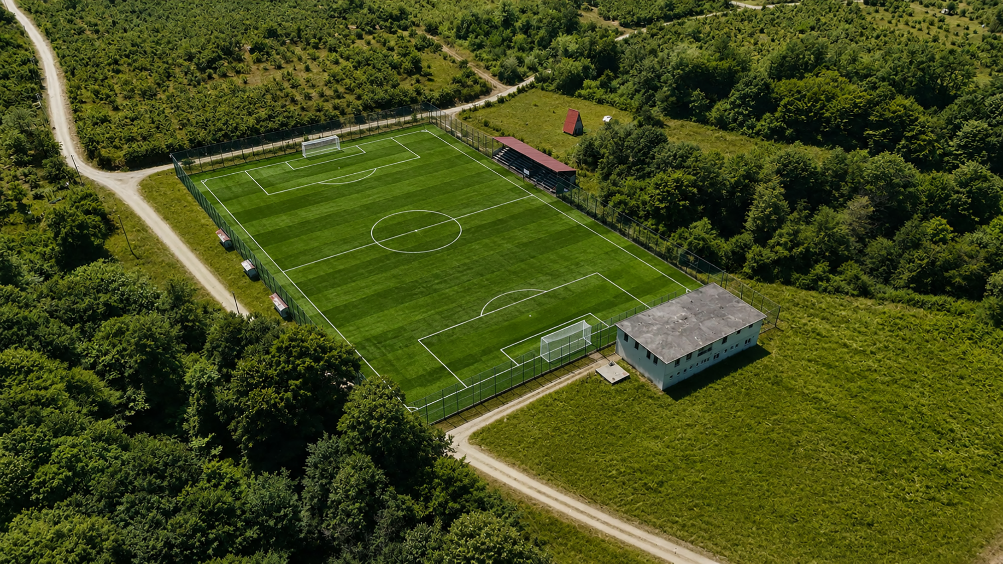 Büyükşehir, Sapanca ve Arifiye’deki iki futbol sahasını FIFA standartlarında yeniliyor