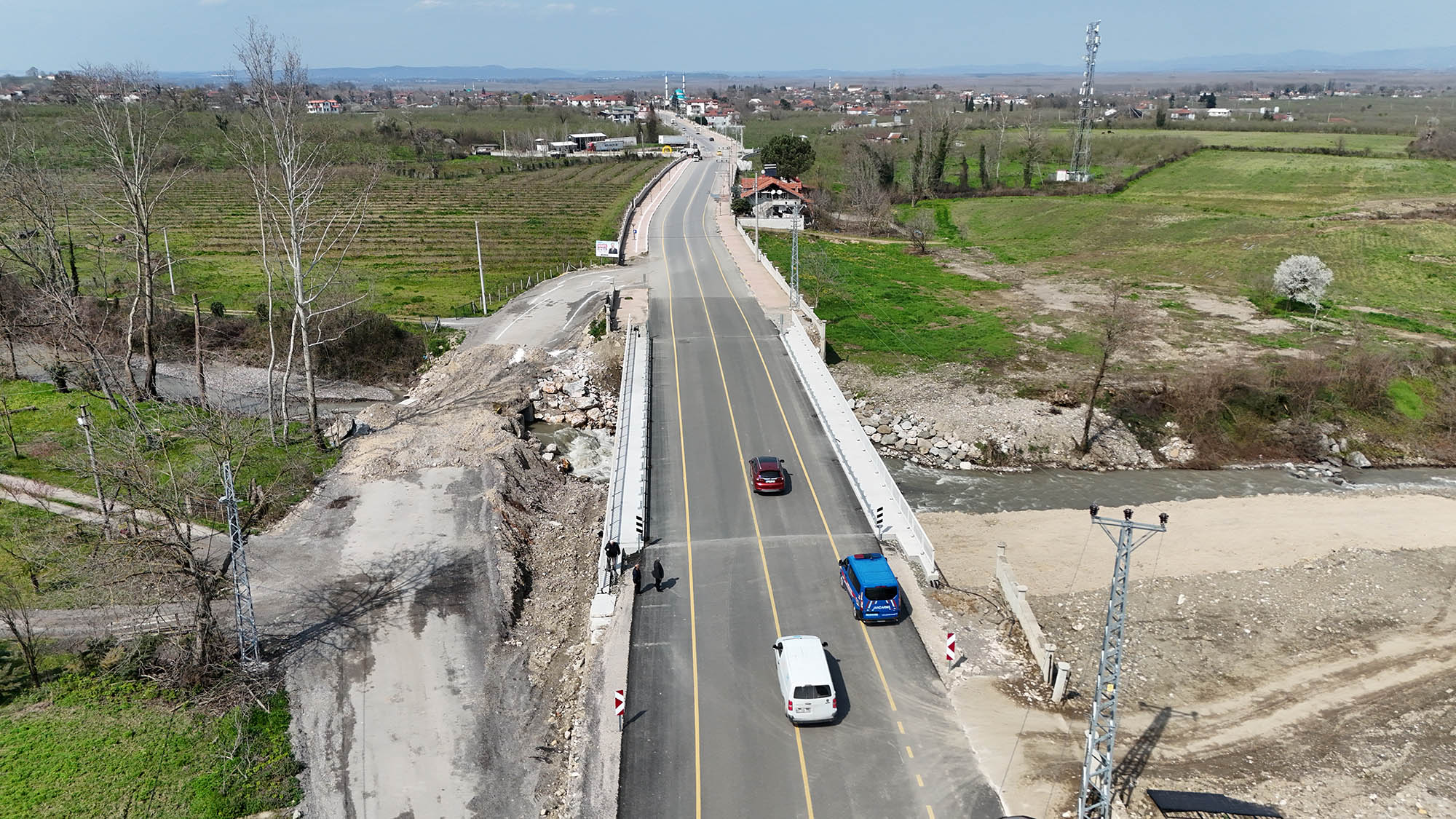 Karapürçek Mesudiye Köprüsü ile geçişler güvenli hale geldi
