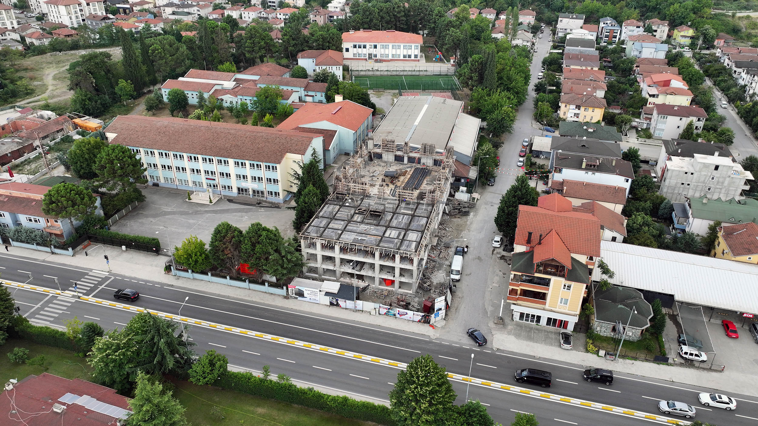 Sapanca Meydanı ve spor salonu projeleri hızla ilerliyor