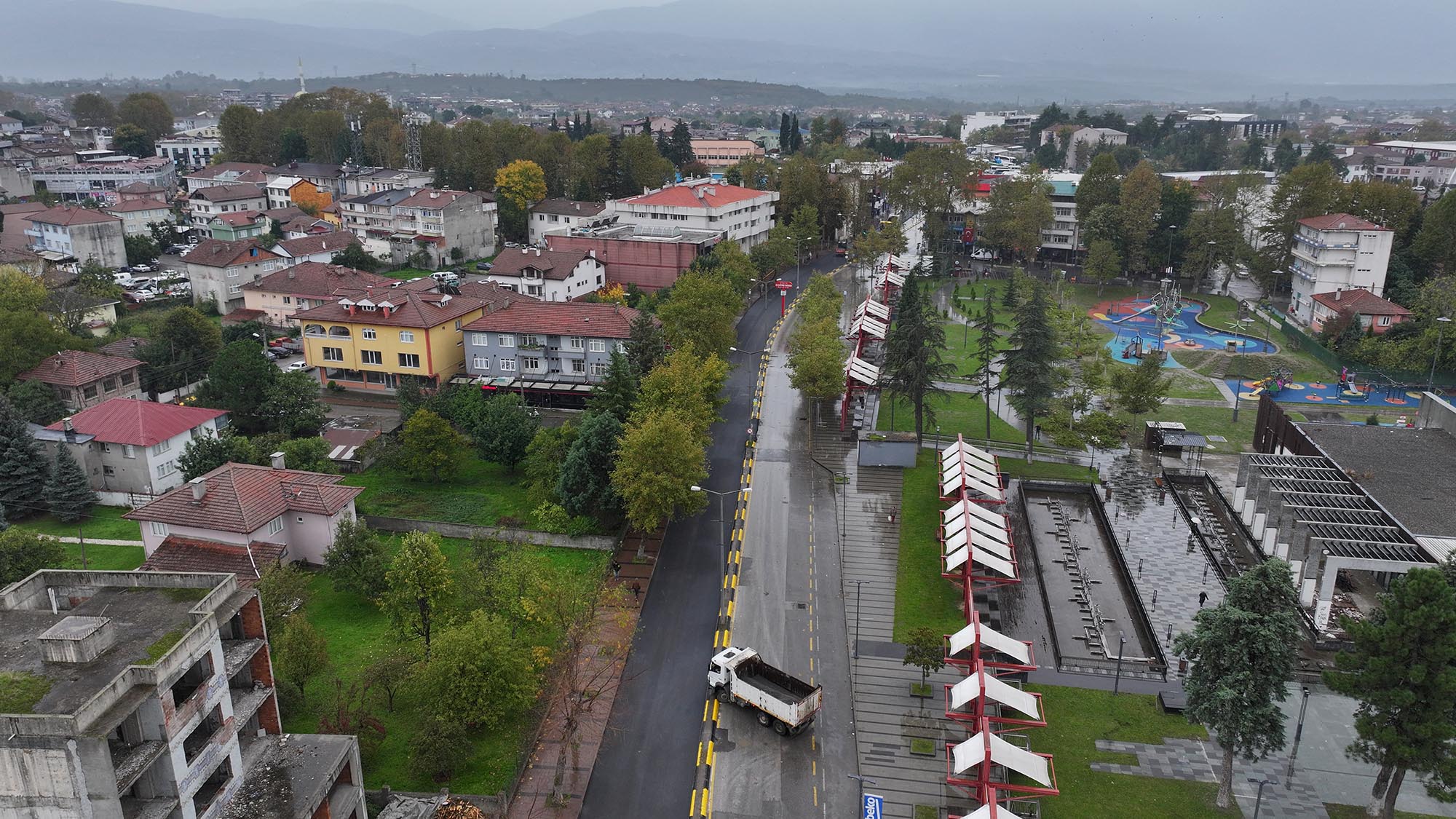 Hendek’in kalbi Şehit Gaffar Okkan Bulvarı’na Büyükşehir dokunuşu