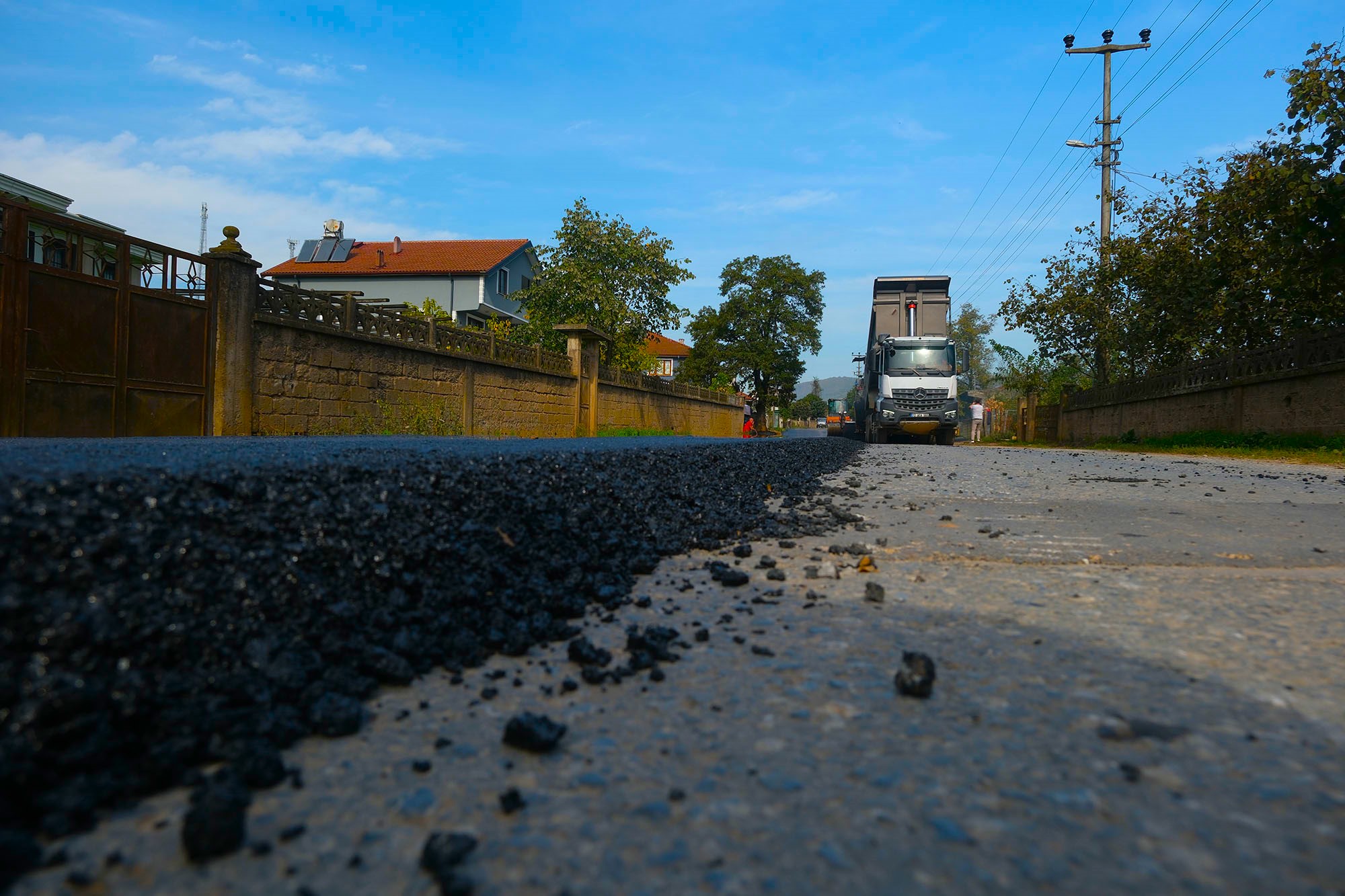 Hendek’te Soğuksu’dan sonra şimdi Hacıkışla: Büyükşehir şehrin yollarını ilmek ilmek işliyor
