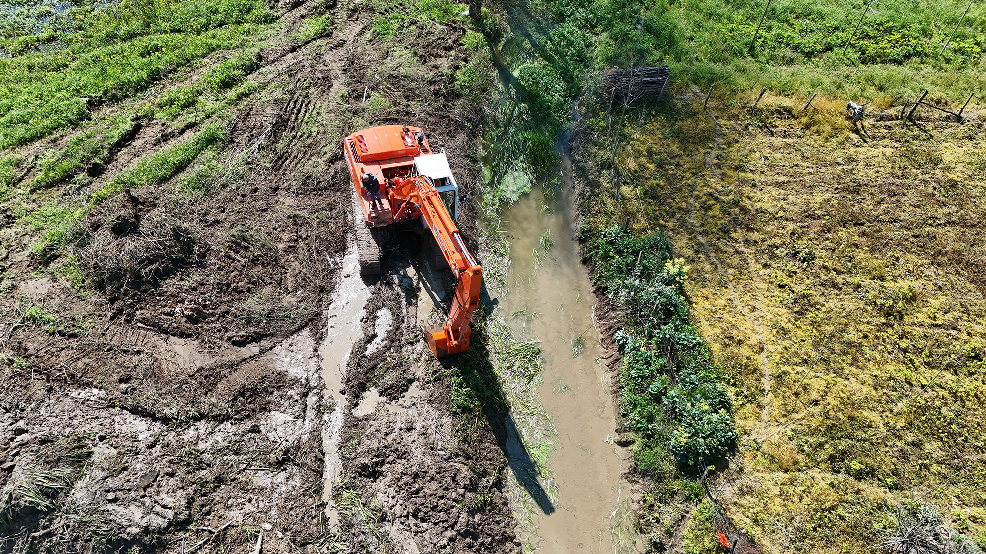 Büyükşehir, 16 ilçede kapsamlı drenaj ve kanal temizliği başlattı