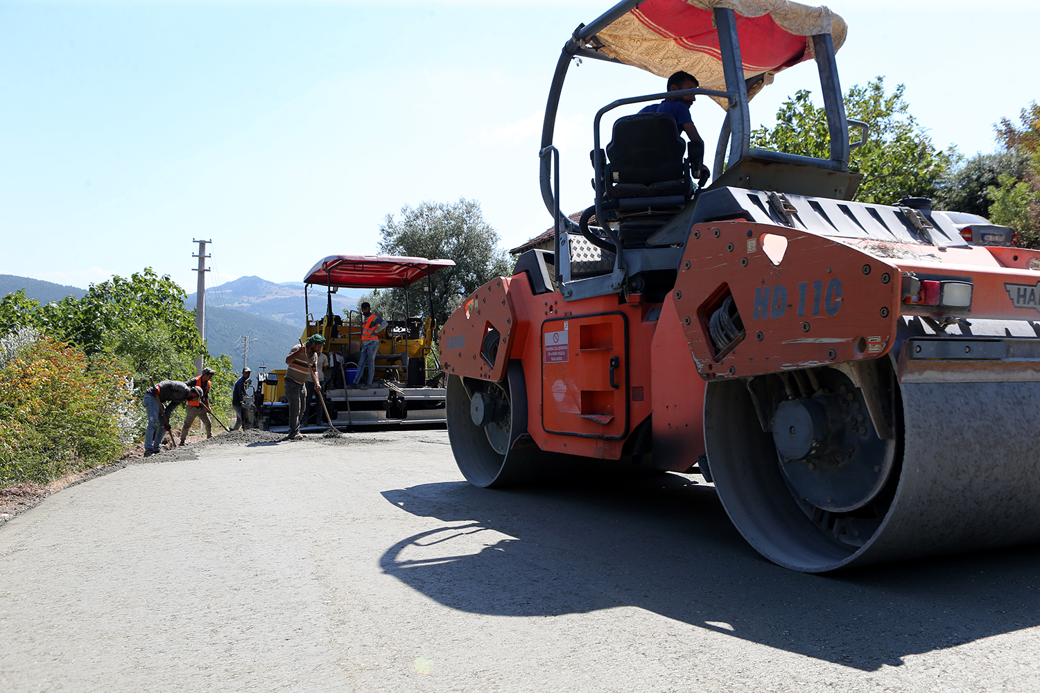 Geyve’nin iki mahallesinde daha beton yol tamam