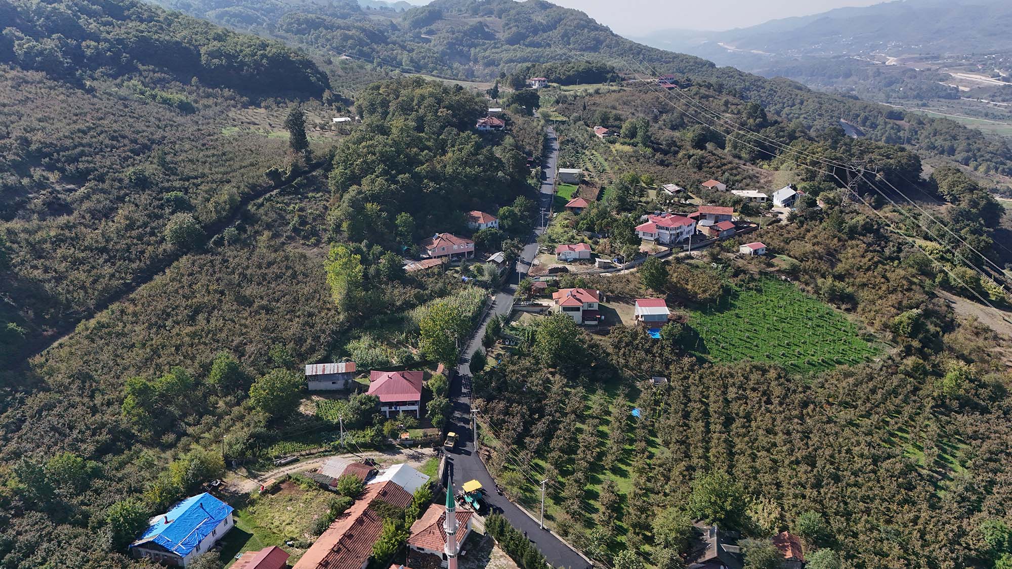 Akyazı’nın kırsalına giden yollar Büyükşehirle güzelleşti