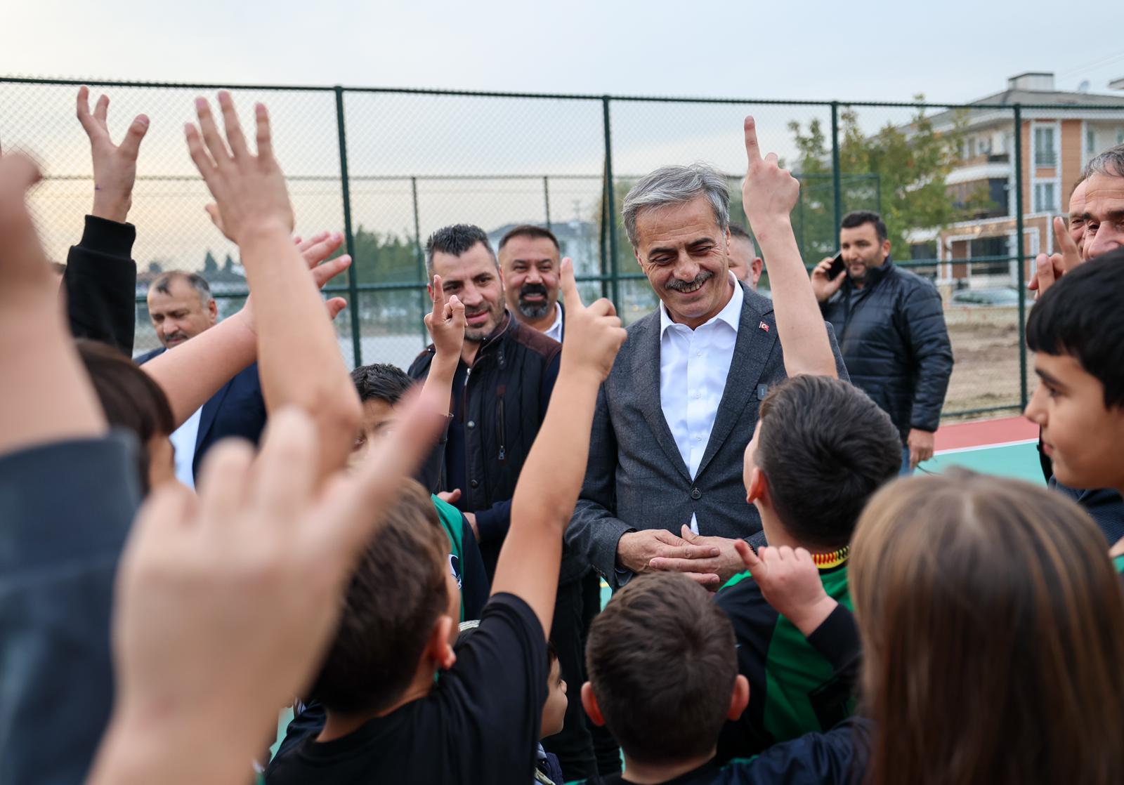 “Gençlerimizin sporla büyüyeceği 10 futbol, basketbol, voleybol sahası hazır”