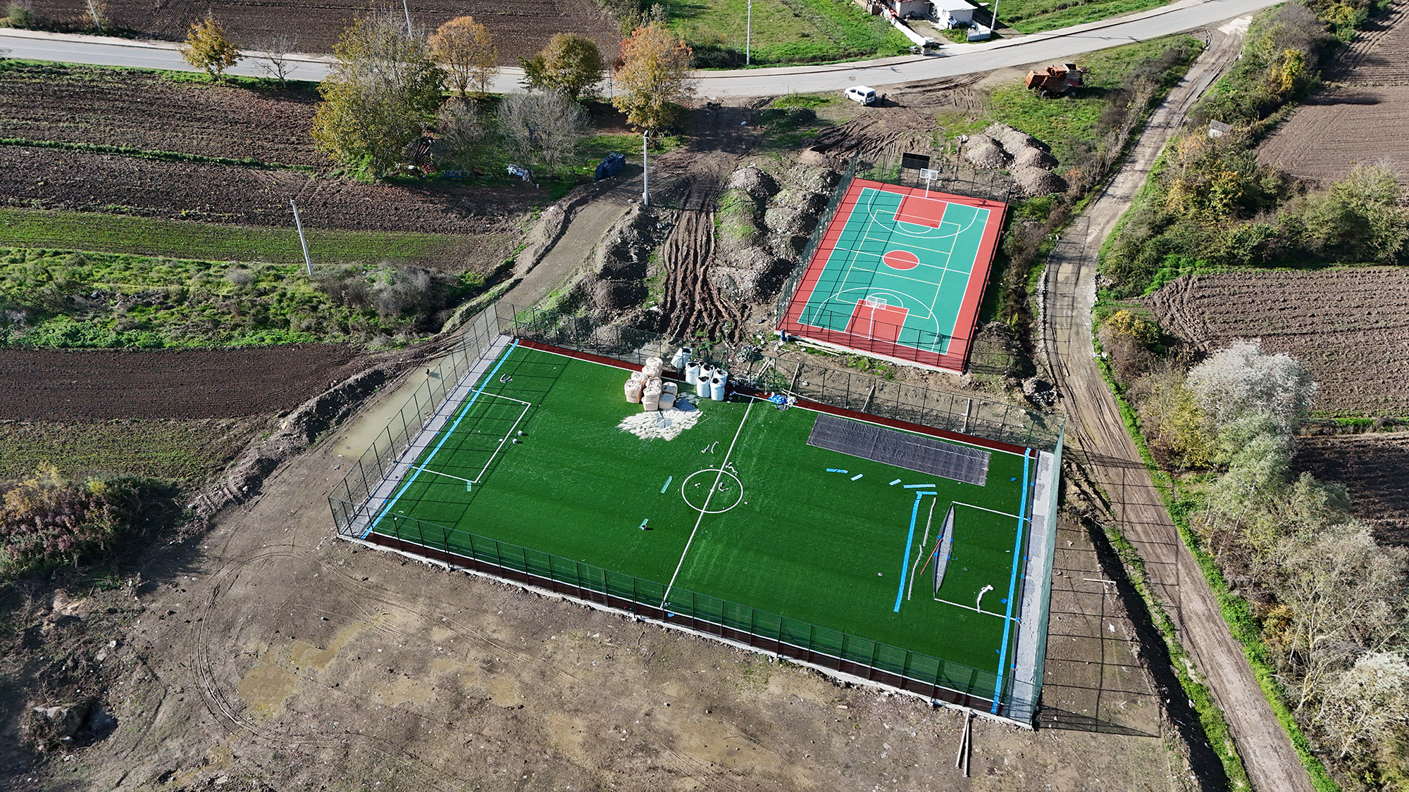 Sakarya’da binlerce gencin beklediği spor yatırımları günden güne yükseliyor