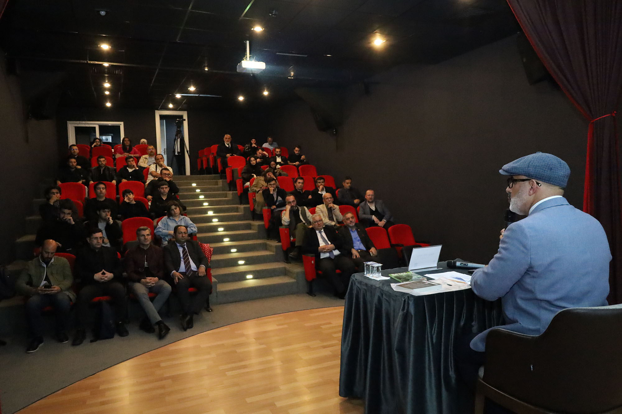 OSM’de Sakaryalılara Gazze’yi anlattı: “Filistinliler için vatan gözyaşıdır…”