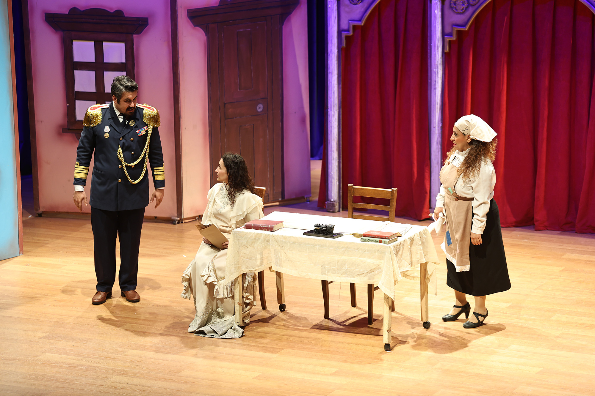 Sakarya’da tiyatro perdesine görkemli açılış 