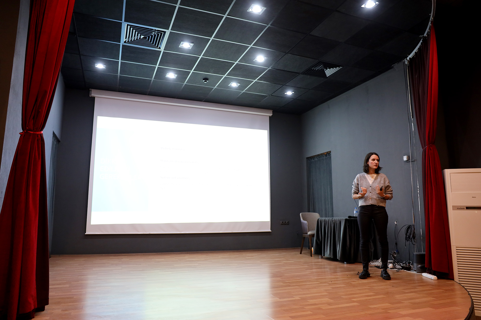 Büyükşehir’in uzmanları evcil hayvanlarla ilgili bilinmesi gerekenleri anlattı
