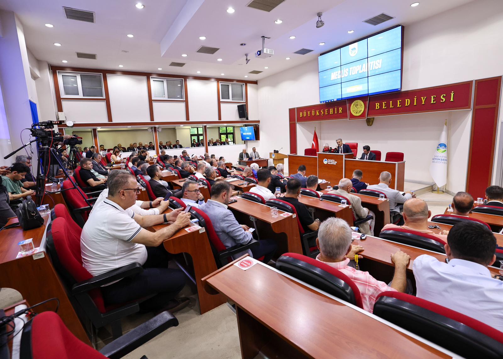 Yusuf Alemdar mecliste şehrin yeni müjdelerini paylaştı: Kimsesizler Oteli, 250 bin metrekare yeşil alan ve Kaynarca’ya SGM geliyor