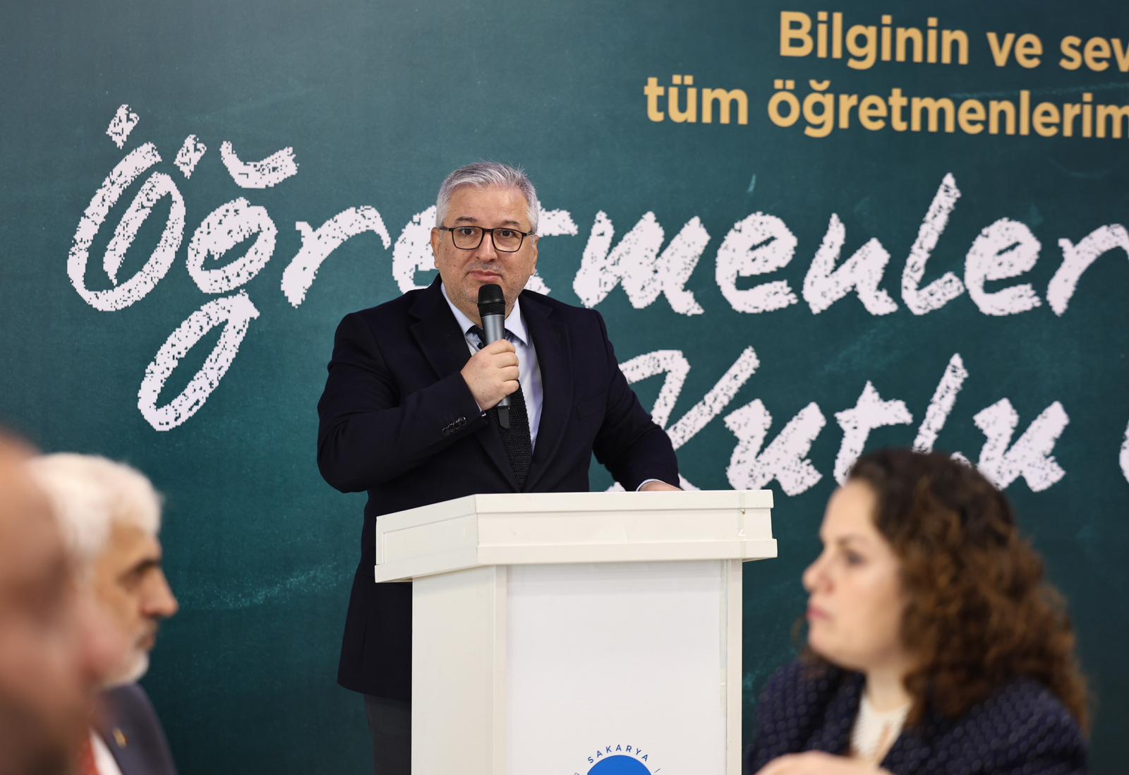 “Öğretmenlik hiçbir ölçüyle tarif edilmeyecek kadar yüce bir meslektir”