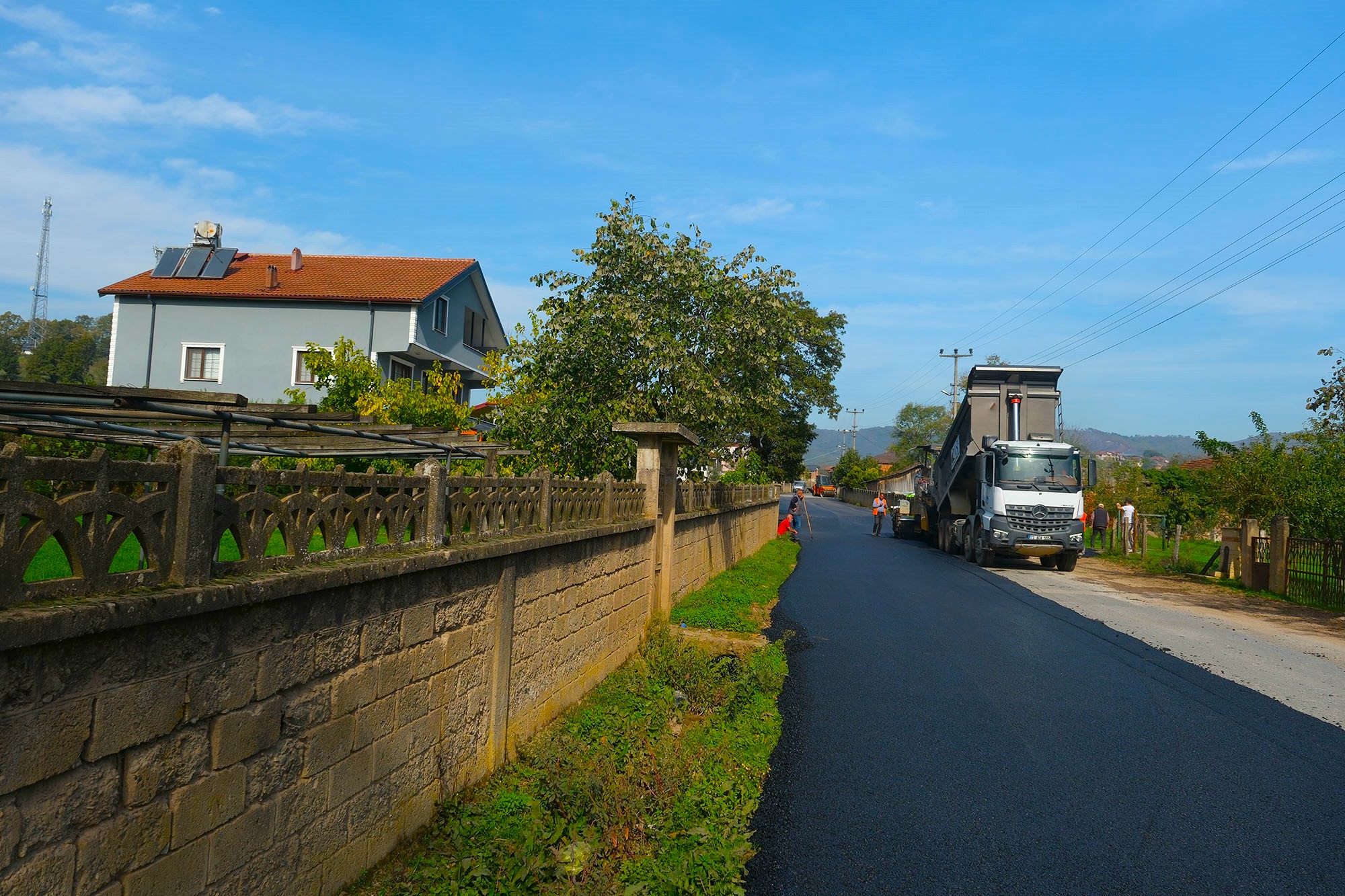 Hendek’te Soğuksu’dan sonra şimdi Hacıkışla: Büyükşehir şehrin yollarını ilmek ilmek işliyor