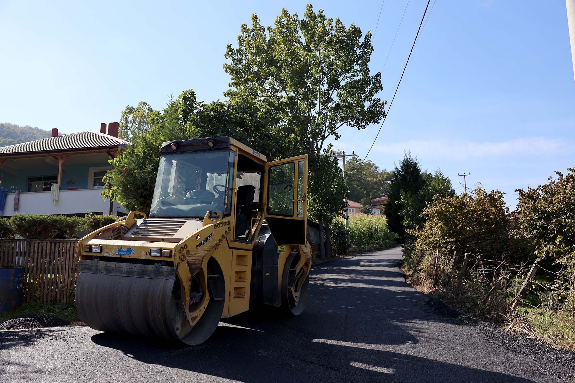 Akyazı’nın kırsalına giden yollar Büyükşehirle güzelleşti