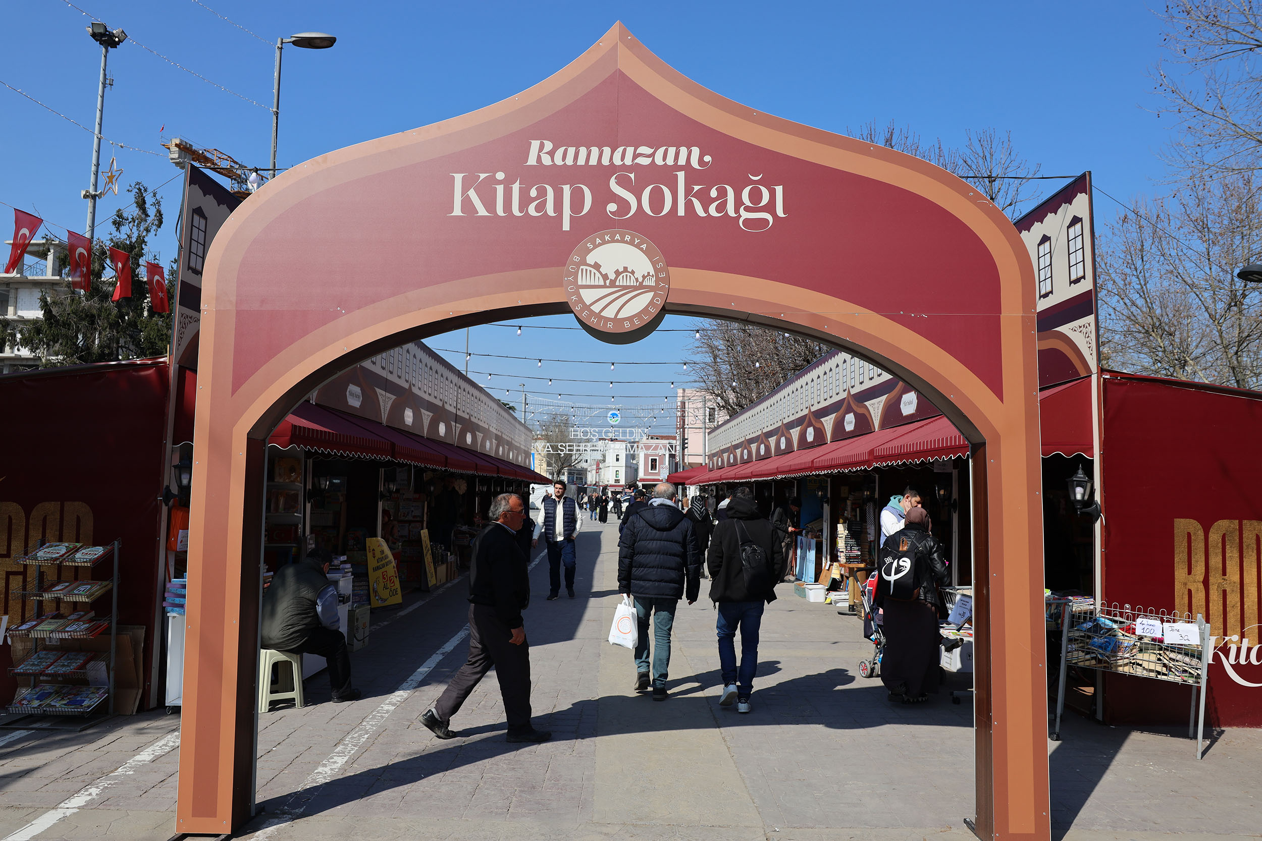 Kitap Sokağı Ramazan akşamlarında kitapseverlerin buluşma noktası oldu