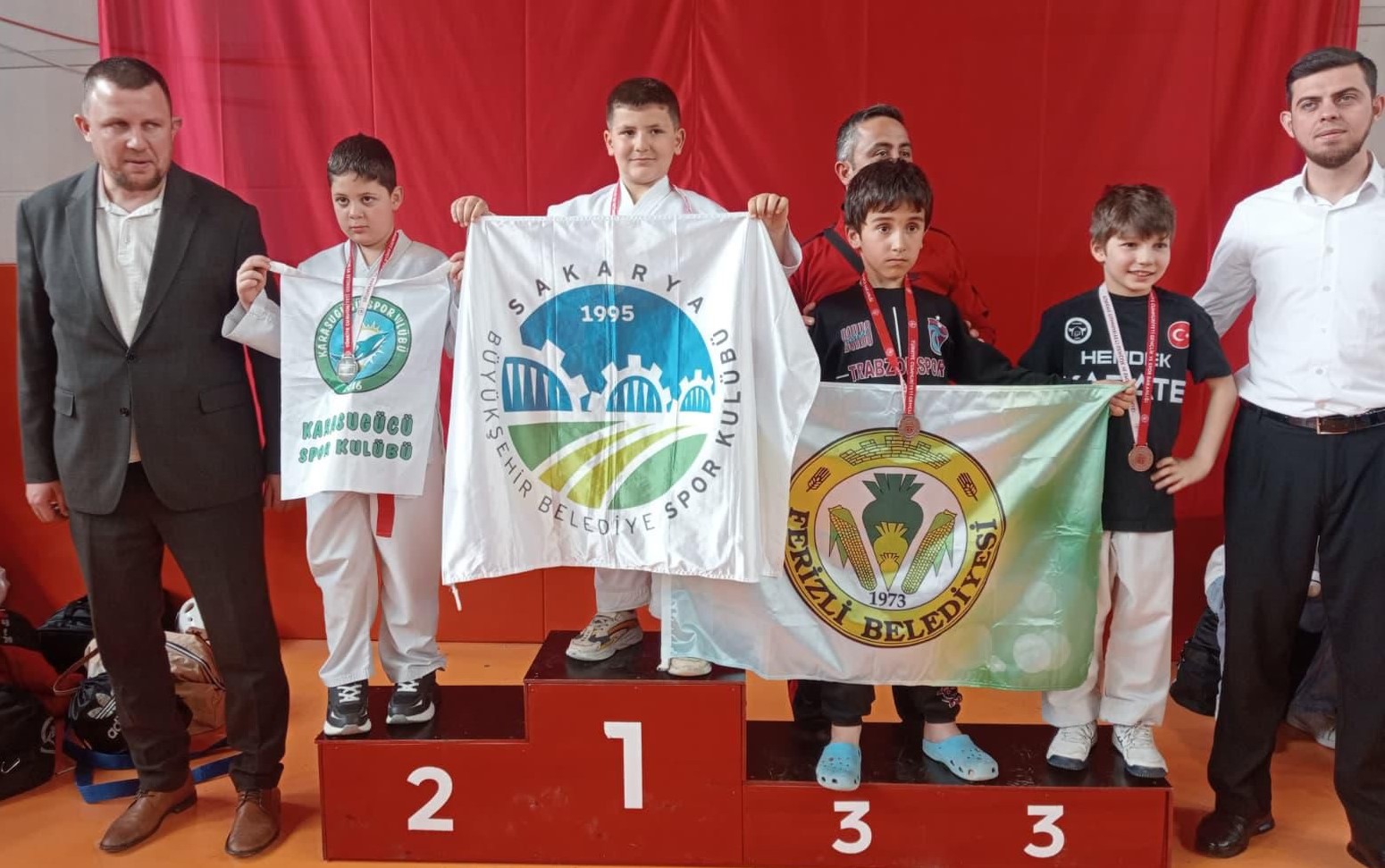 Büyükşehir’in altyapısında başarı var; Kano, karate, bisiklet ve judo da madalyalar geldi