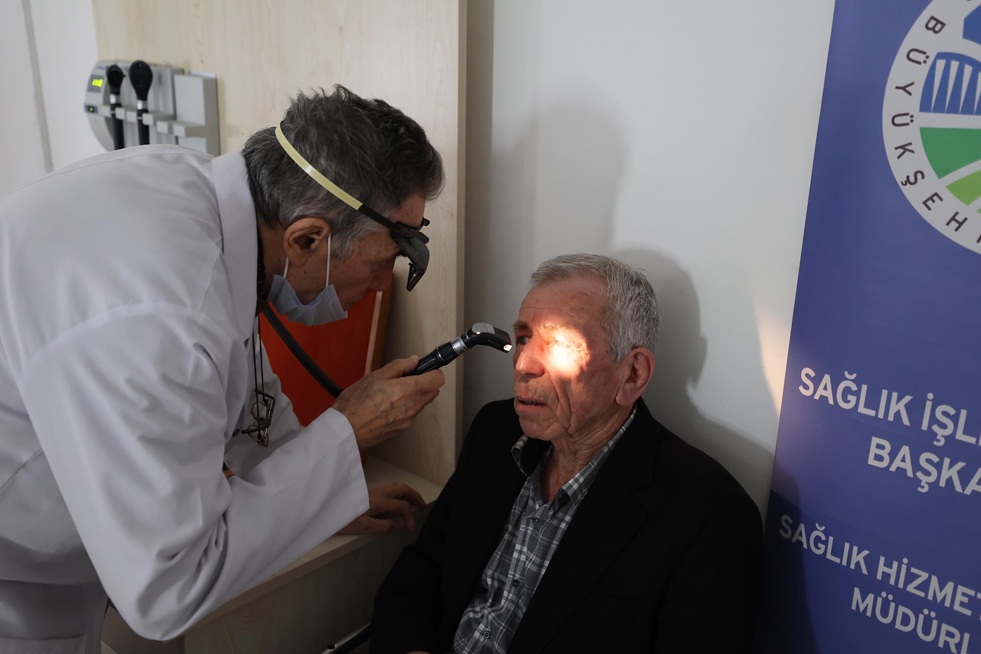 Tıp Merkezi’nde çiçeklerle karşılayıp hem sağlığa hem de maneviyata şifa oldular