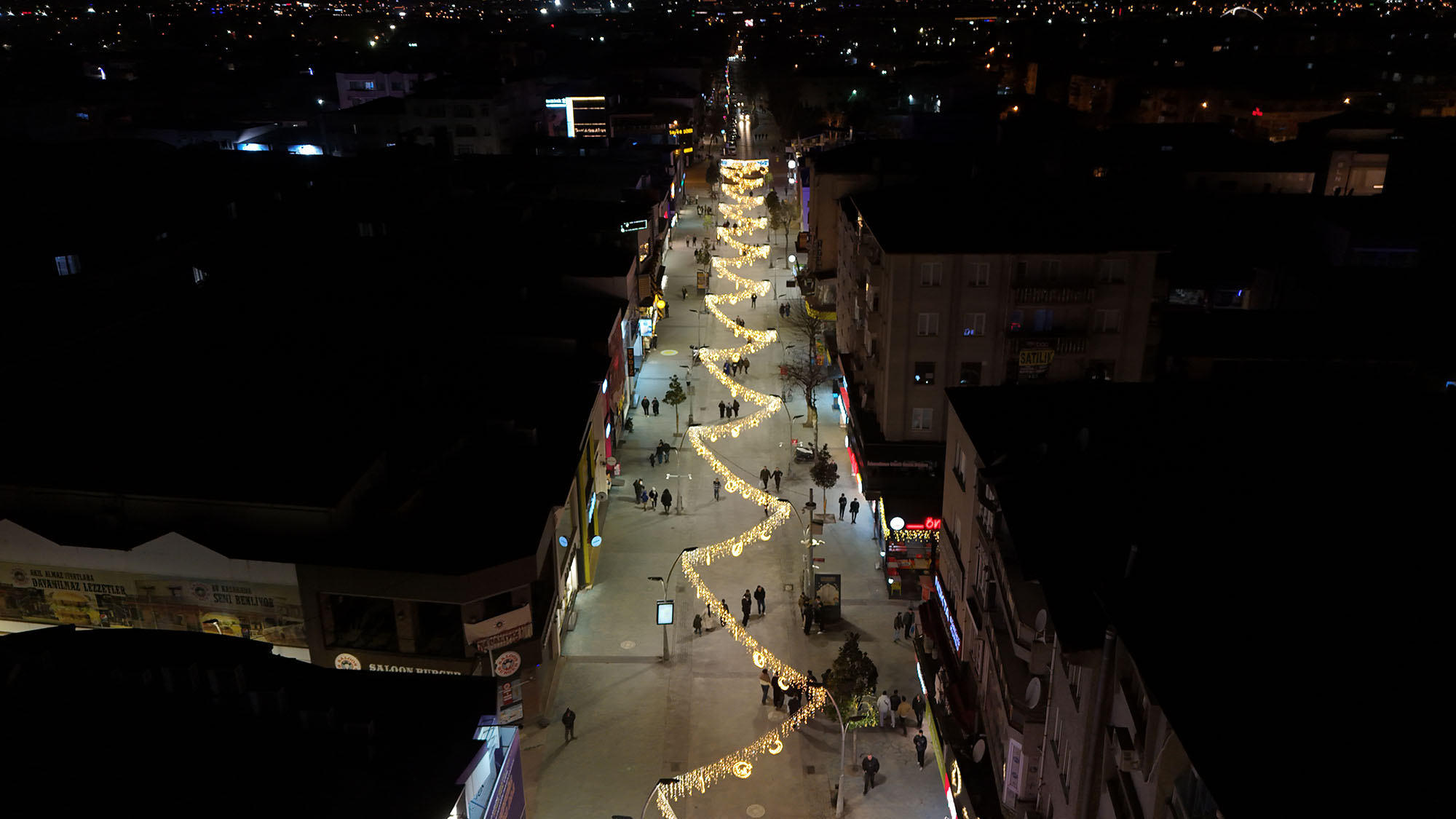 Çark Caddesi’nde ışıl ışıl Ramazan 