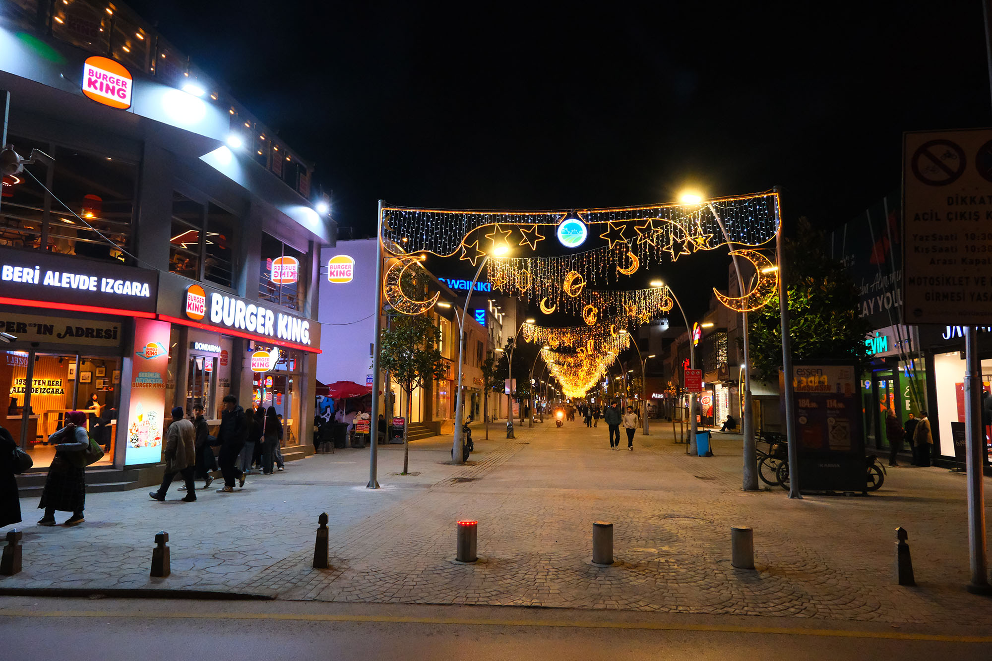 Çark Caddesi’nde ışıl ışıl Ramazan 