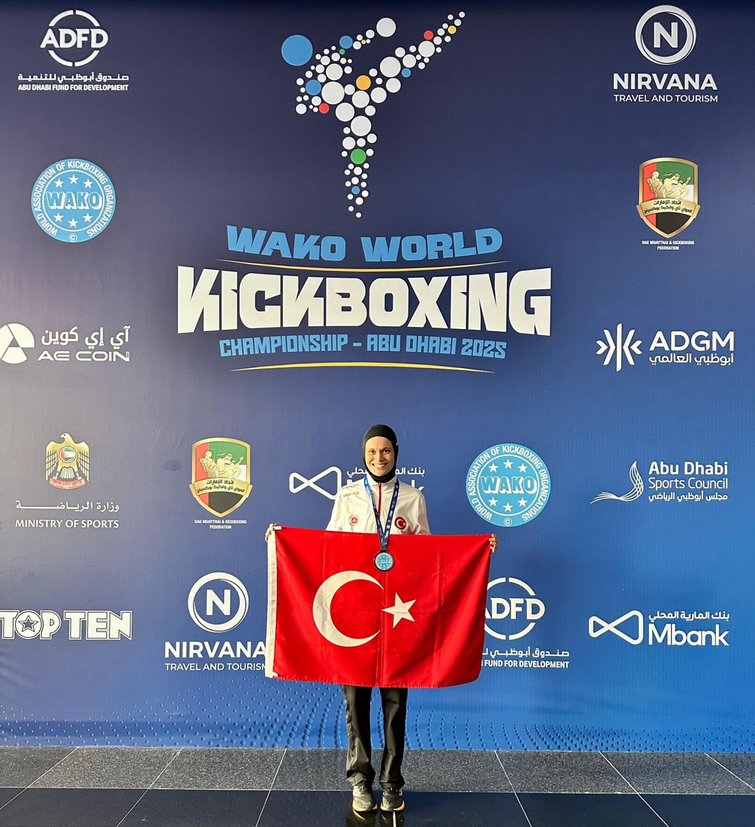 Büyükşehir’in kick boks sporcusu Ayşe Kaplan Dünya 3’üncüsü oldu