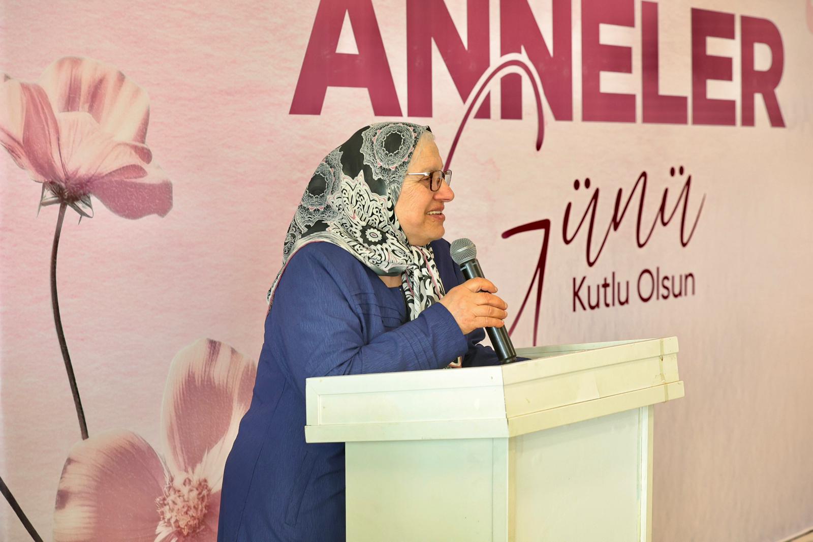“Anne sadece evlat büyüten değil, geleceğin temellerini atan güçlü bir rehberdir”