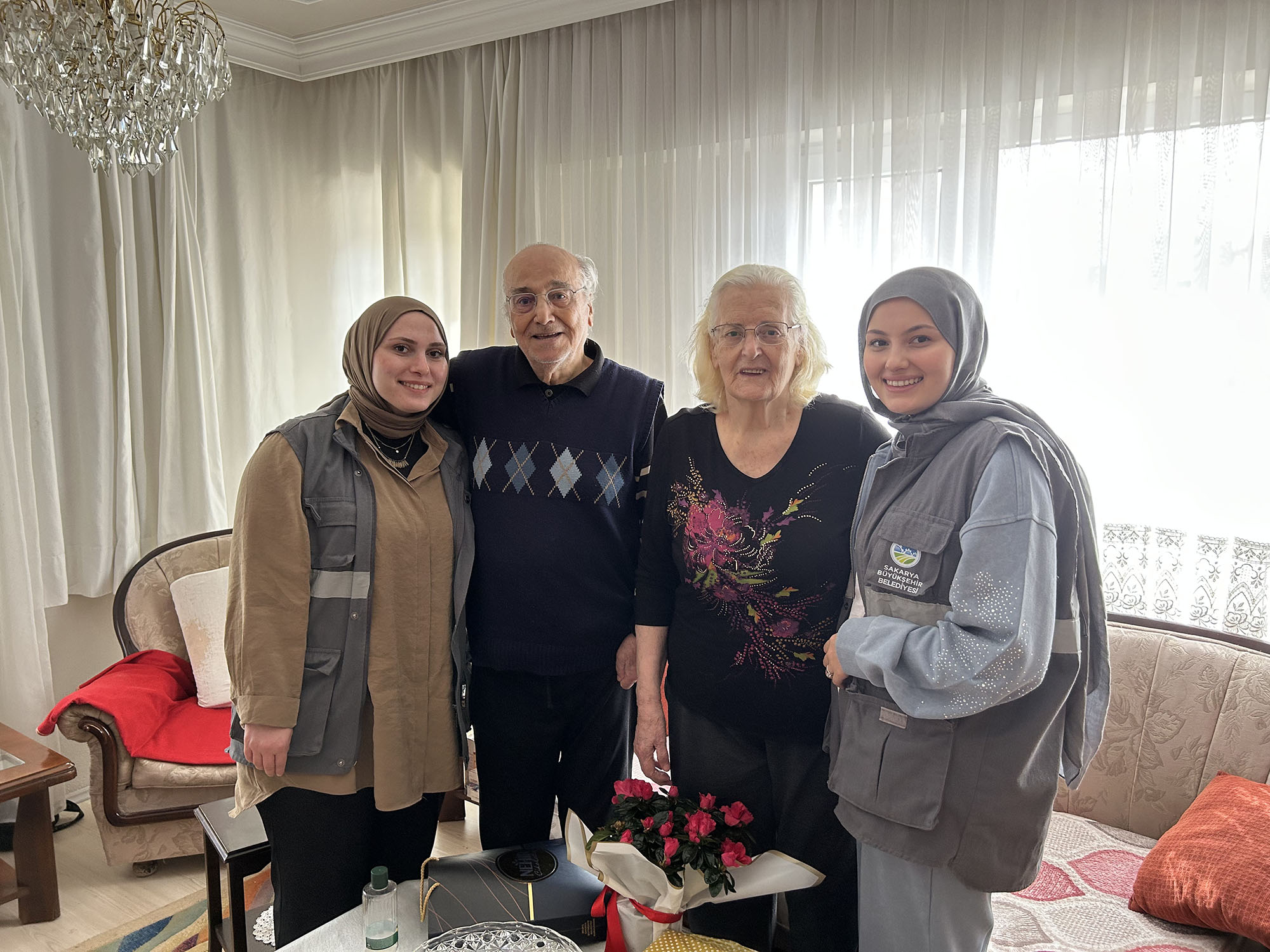 Büyükşehir ekipleri 65 yıllık evliliğin yıldönümüne şahit oldu