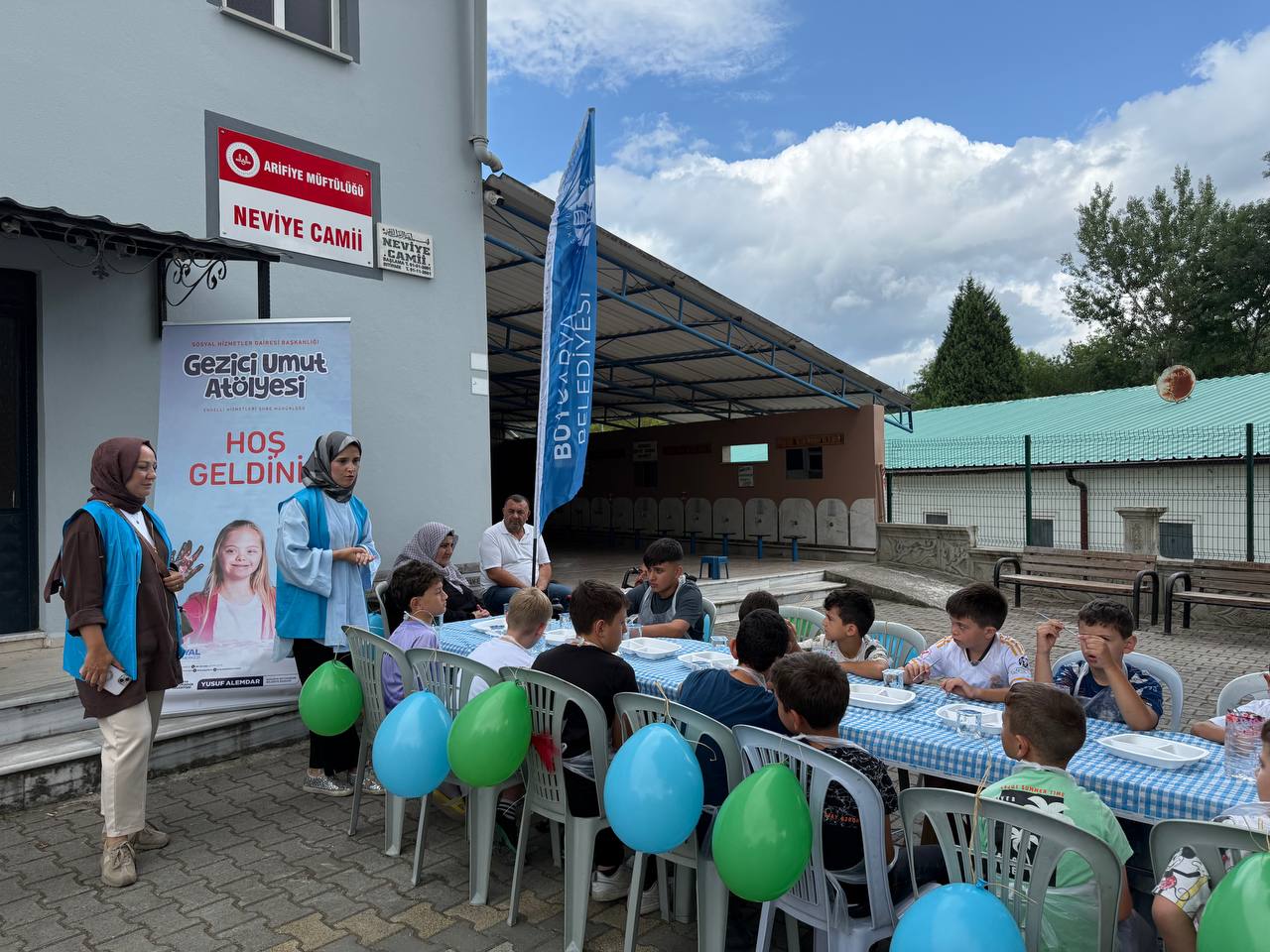 Büyükşehir’in Gezici Umut Atölyesi mahalle mahalle gönüllere dokunuyor