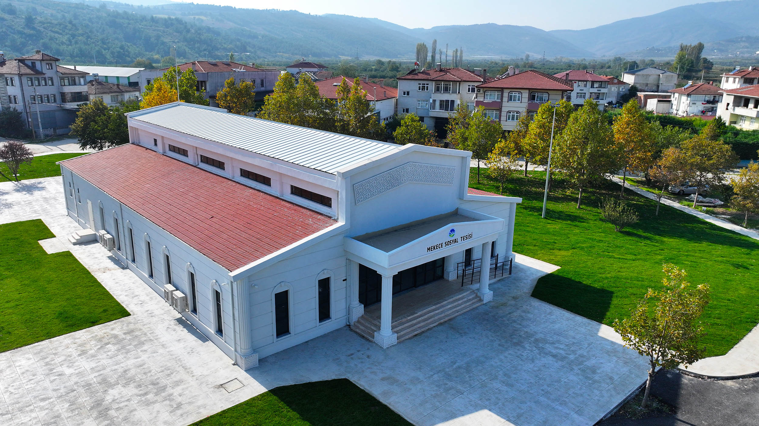 Âtıl arazi binlerce kişinin sosyal yaşamına dokunacak sosyal projeye dönüştü: Mekece Sosyal Tesisleri kapılarını açtı…