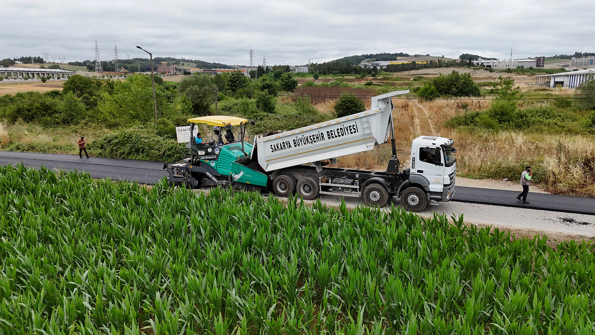 “30 iş makinası 35 kişilik ekiple ilçe ulaşımına güç katıyoruz”