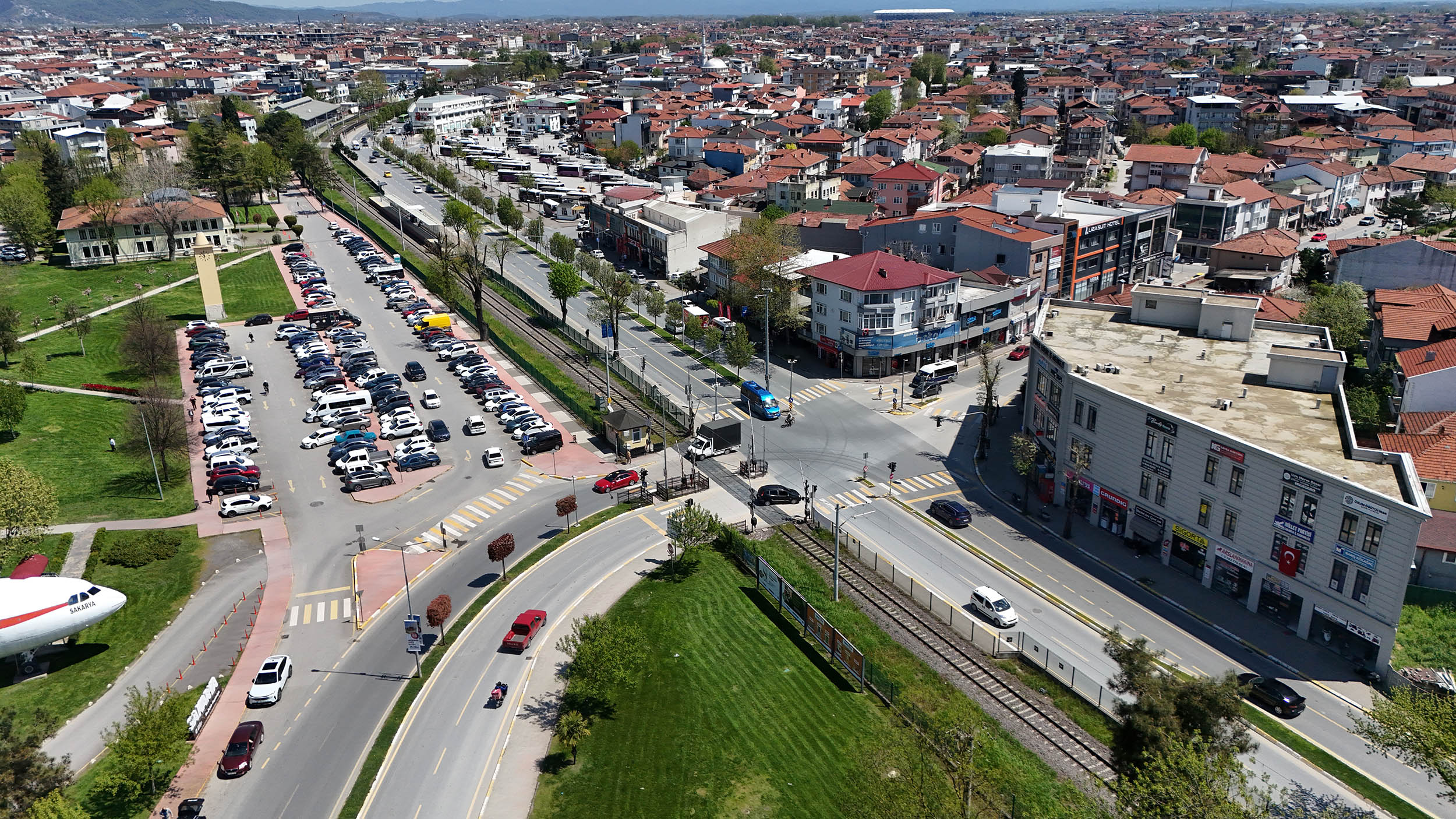 Sakarya’da tarihi gün: Dev vinçlerin kurulumu başladı 