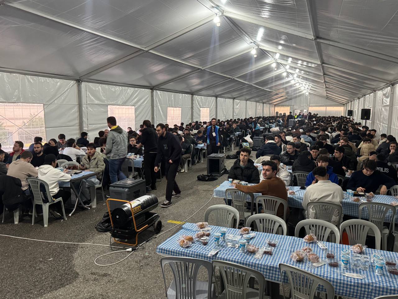 Sakarya’da farklı renk ve coğrafyadan binler aynı sofrada oruç açıyor