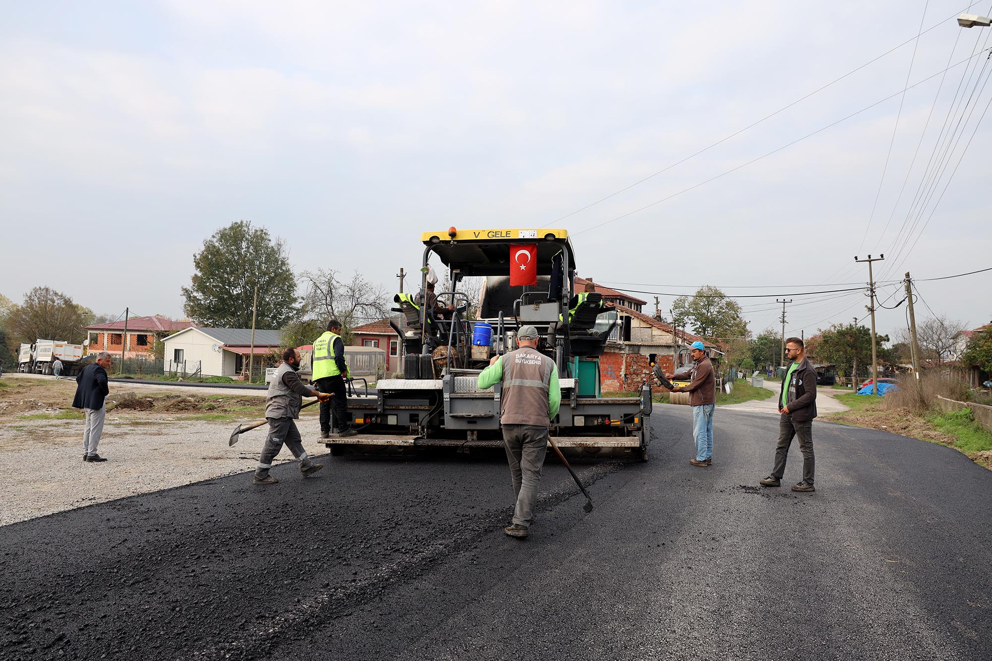 Karasu’da 2 mahalle daha Büyükşehir’le yenilendi
