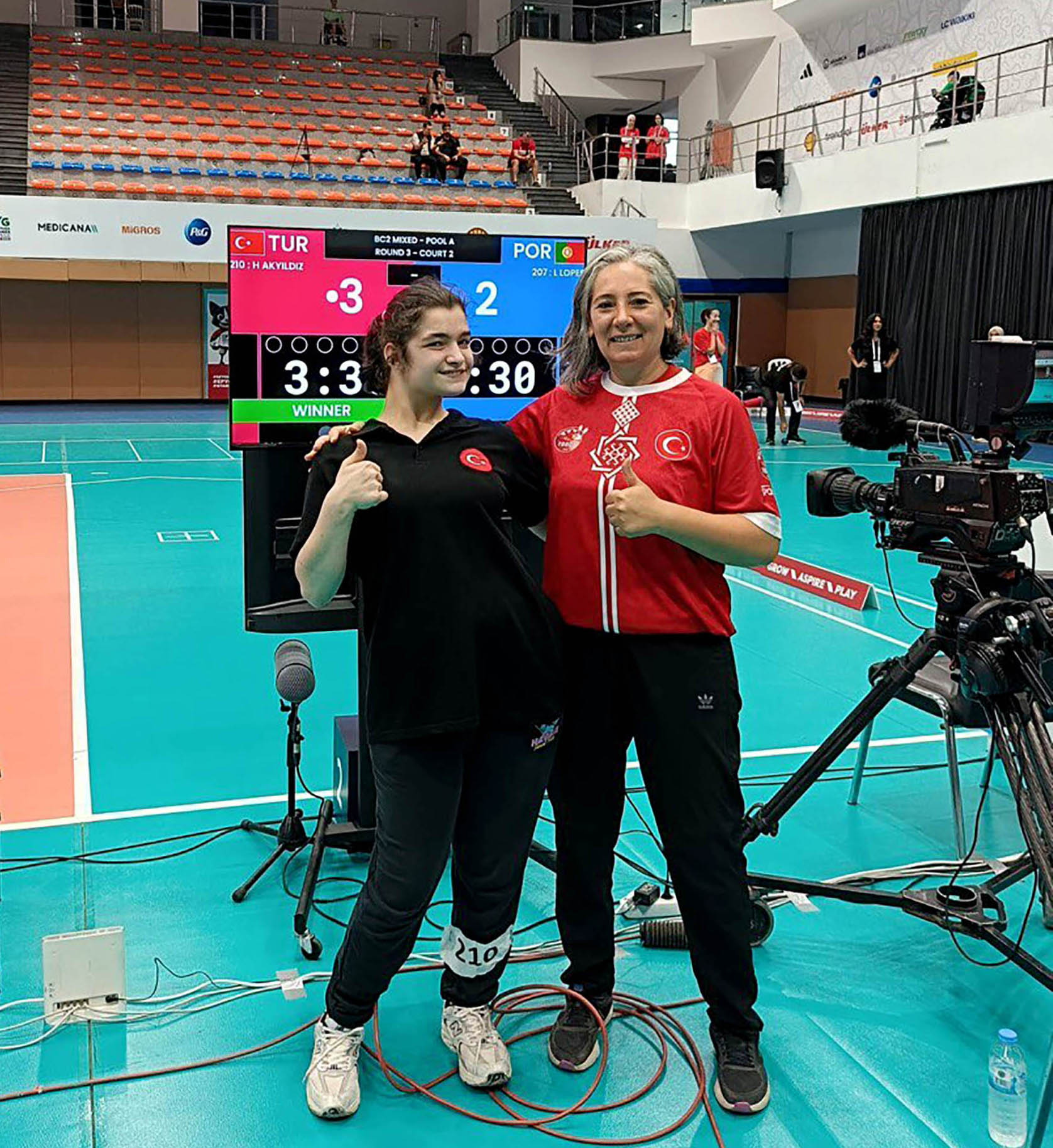 Büyükşehir Avrupa’da Türk Bayrağı’nı dalgalandıran Hüdanur’a anlamlı destek