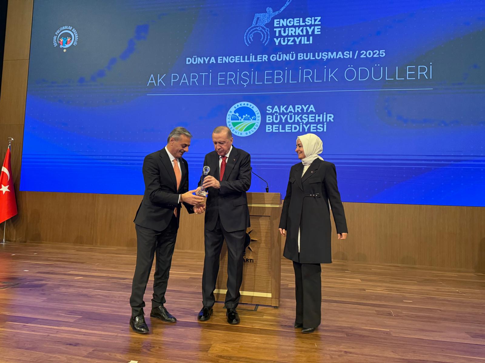 Sakarya’nın toplu taşımada engelleri kaldıran uygulamasına Cumhurbaşkanı Erdoğan’dan ödül