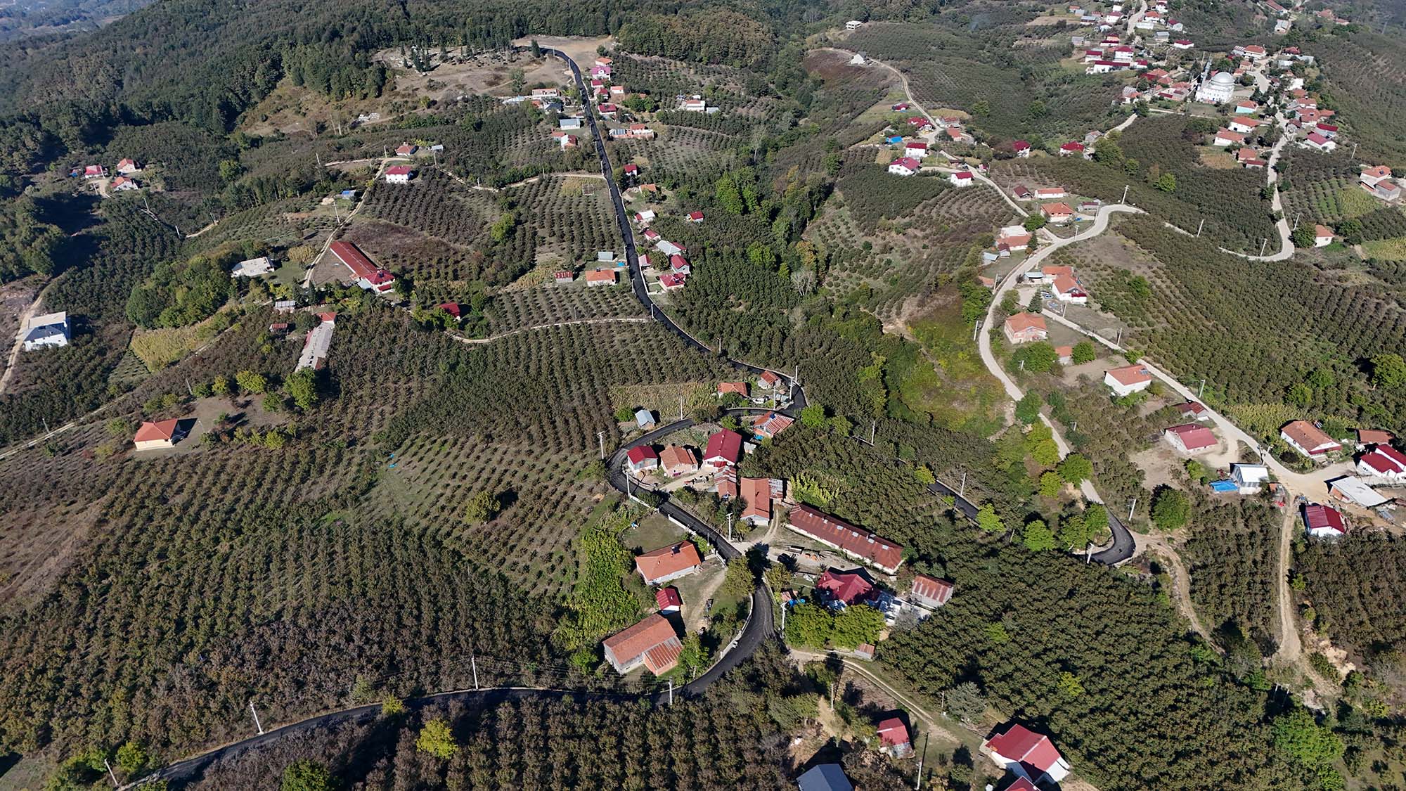 Akyazı’nın kırsalına giden yollar Büyükşehirle güzelleşti