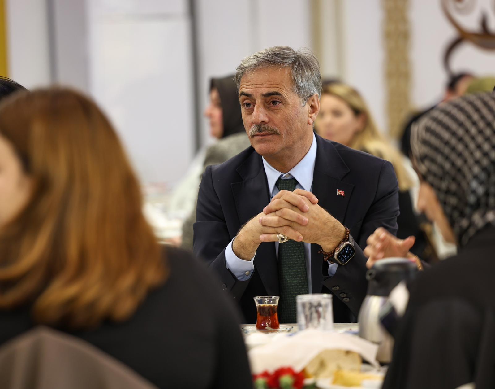 “Öğretmenlik hiçbir ölçüyle tarif edilmeyecek kadar yüce bir meslektir”