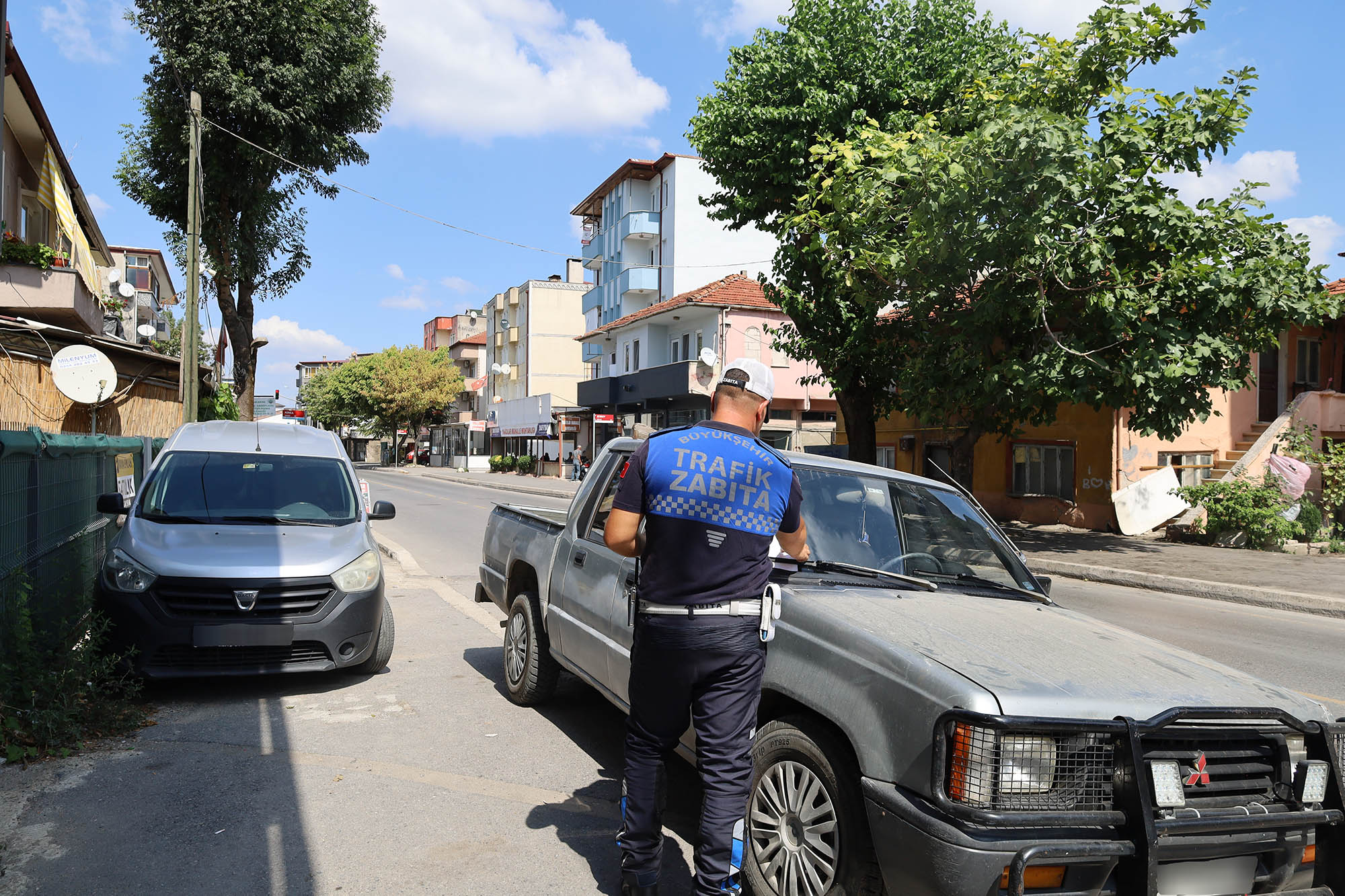 Büyükşehir zabıtası tek tek uyardı: “Yaya geçişleri yayalarındır…”