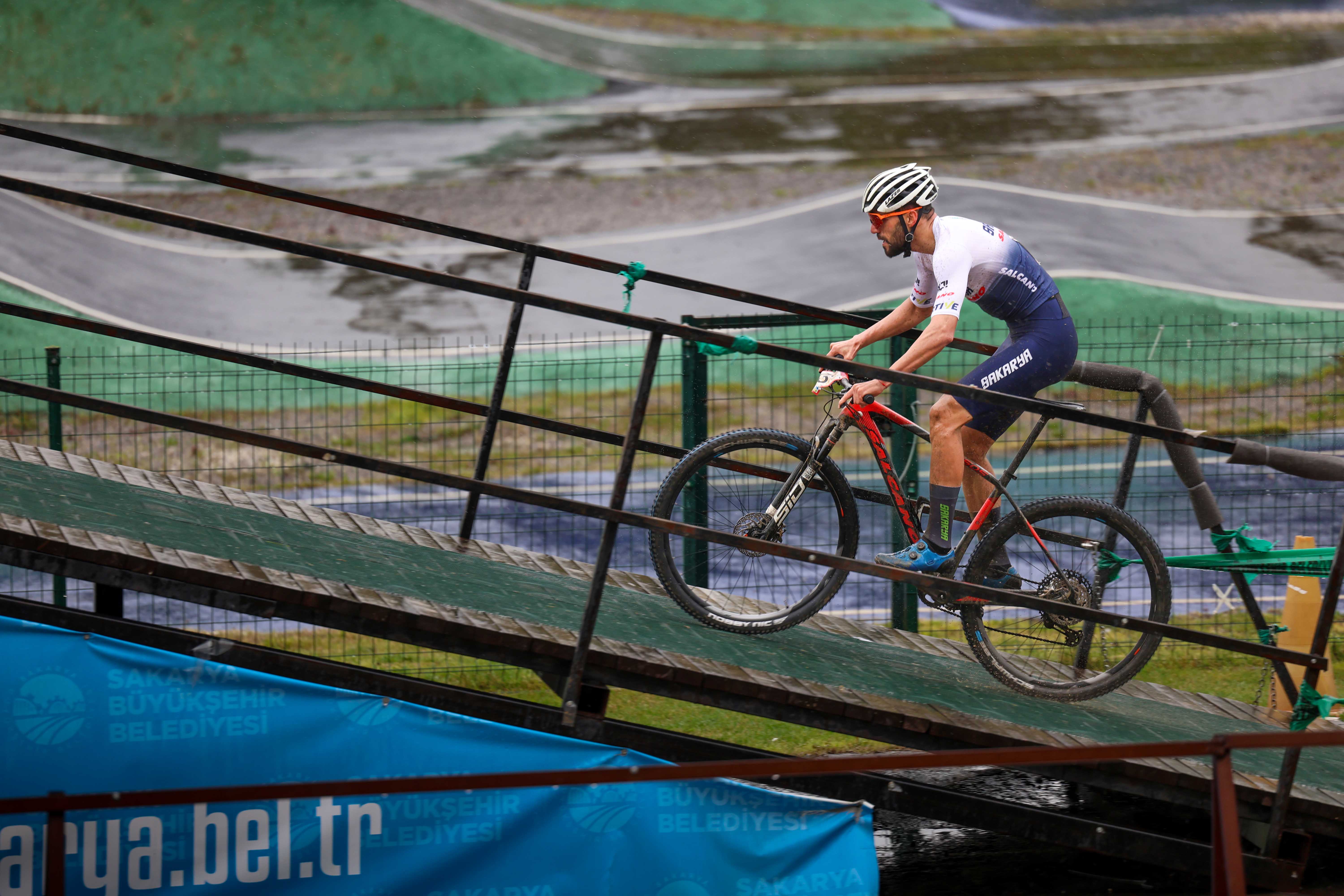 Büyükşehir’in iki sporcusu Dünya Şampiyonası’nda Milli formayla pedal çevirecek