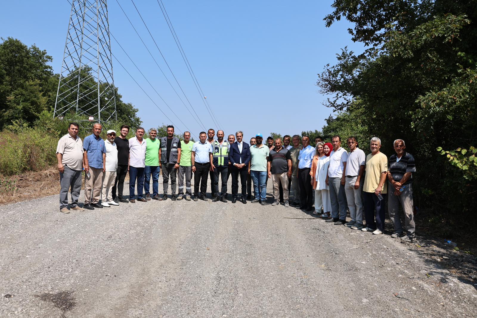 “30 iş makinası 35 kişilik ekiple ilçe ulaşımına güç katıyoruz”