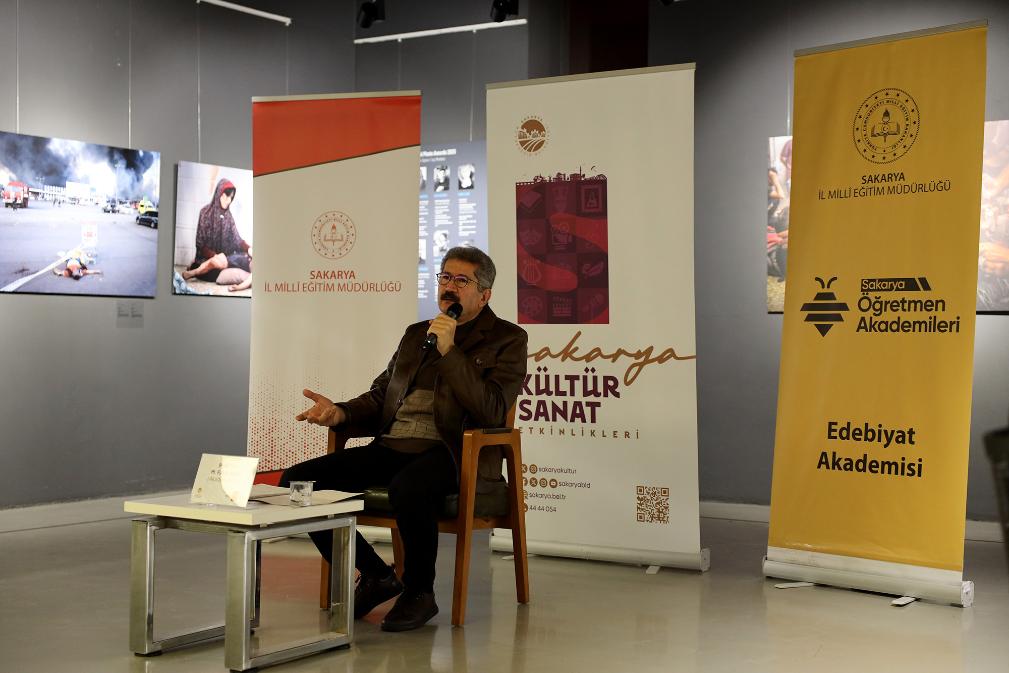 Aralık takvimi “Hakkın Sesi, Hakikatin Yüzü Mehmed Âkif” söyleşisiyle tamamlandı