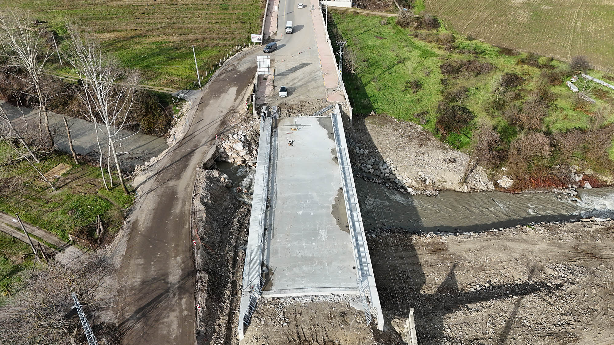 Karapürçek’i şehre bağlayan köprüde sona doğru